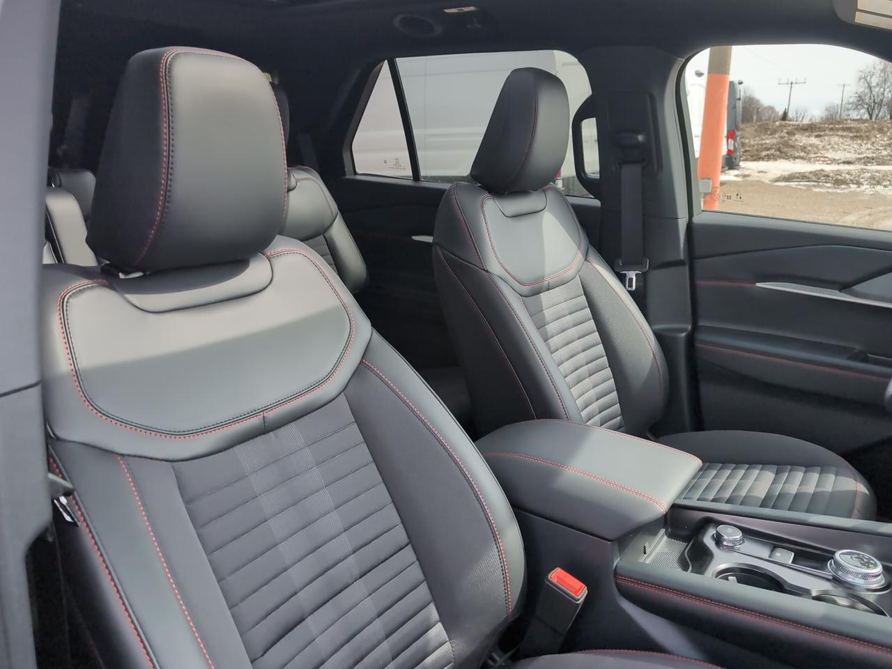 2026 Ford Explorer ST-Line 4WD Photo