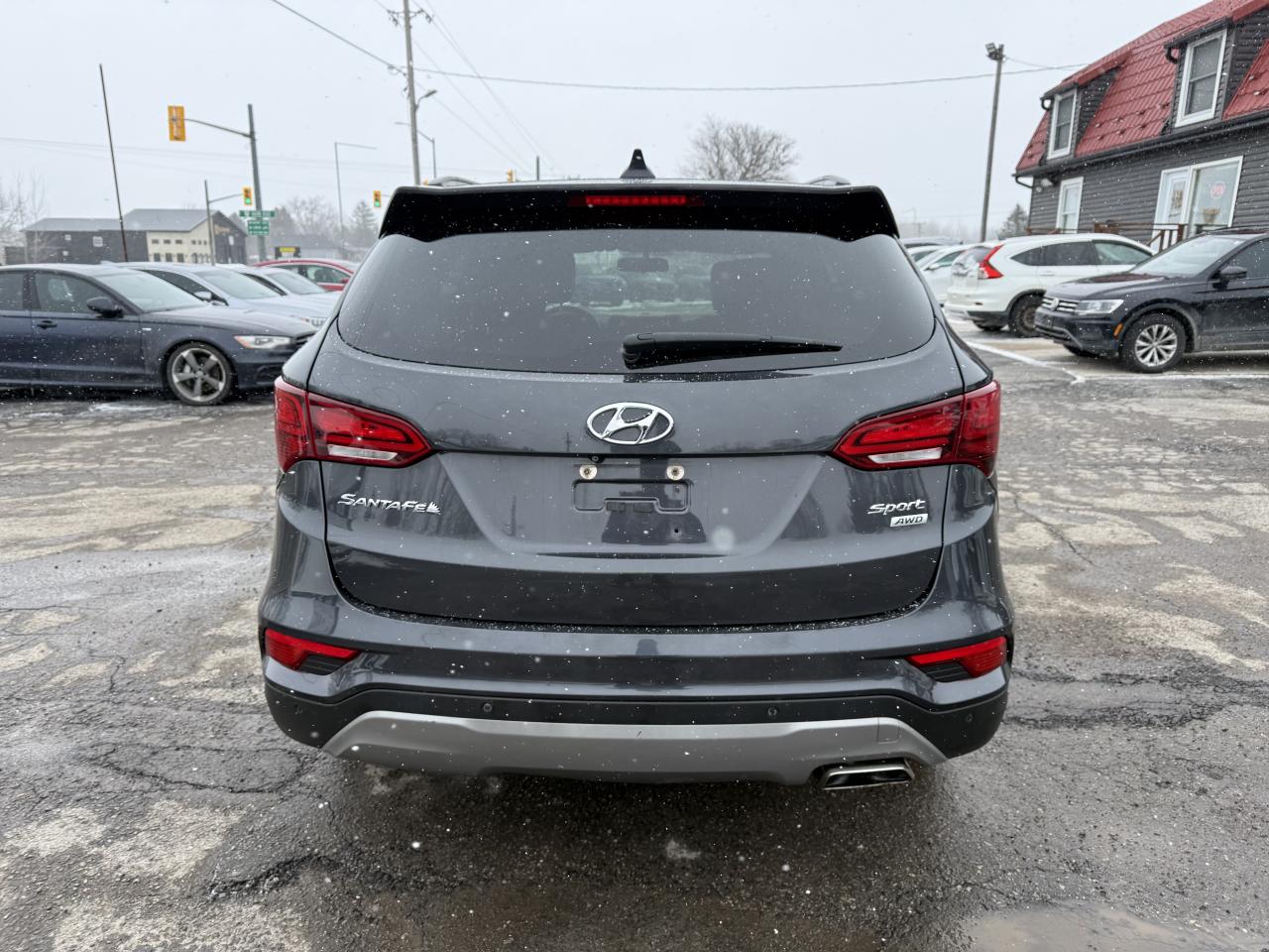 2017 Hyundai Santa Fe Sport Premium 2.4L AWD Photo3