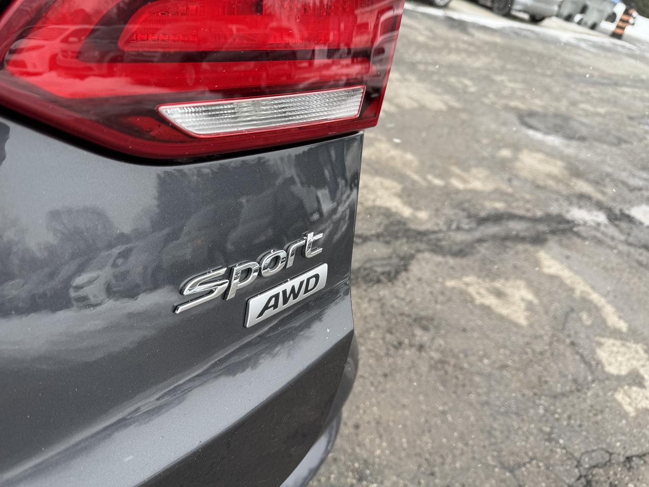 2017 Hyundai Santa Fe Sport Premium 2.4L AWD Photo