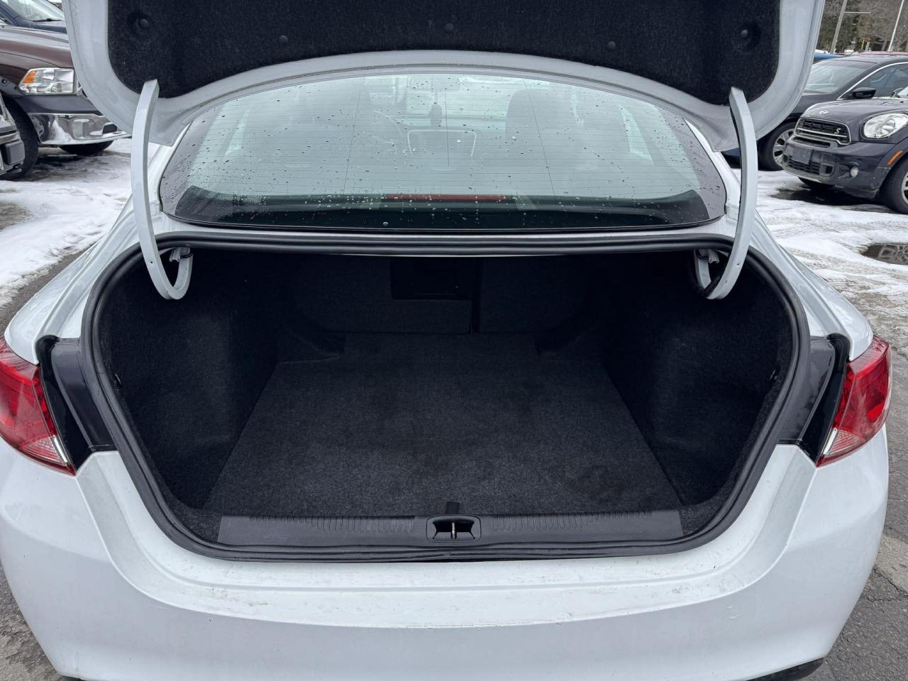 2015 Chrysler 200 4dr Sdn Limited FWD Photo