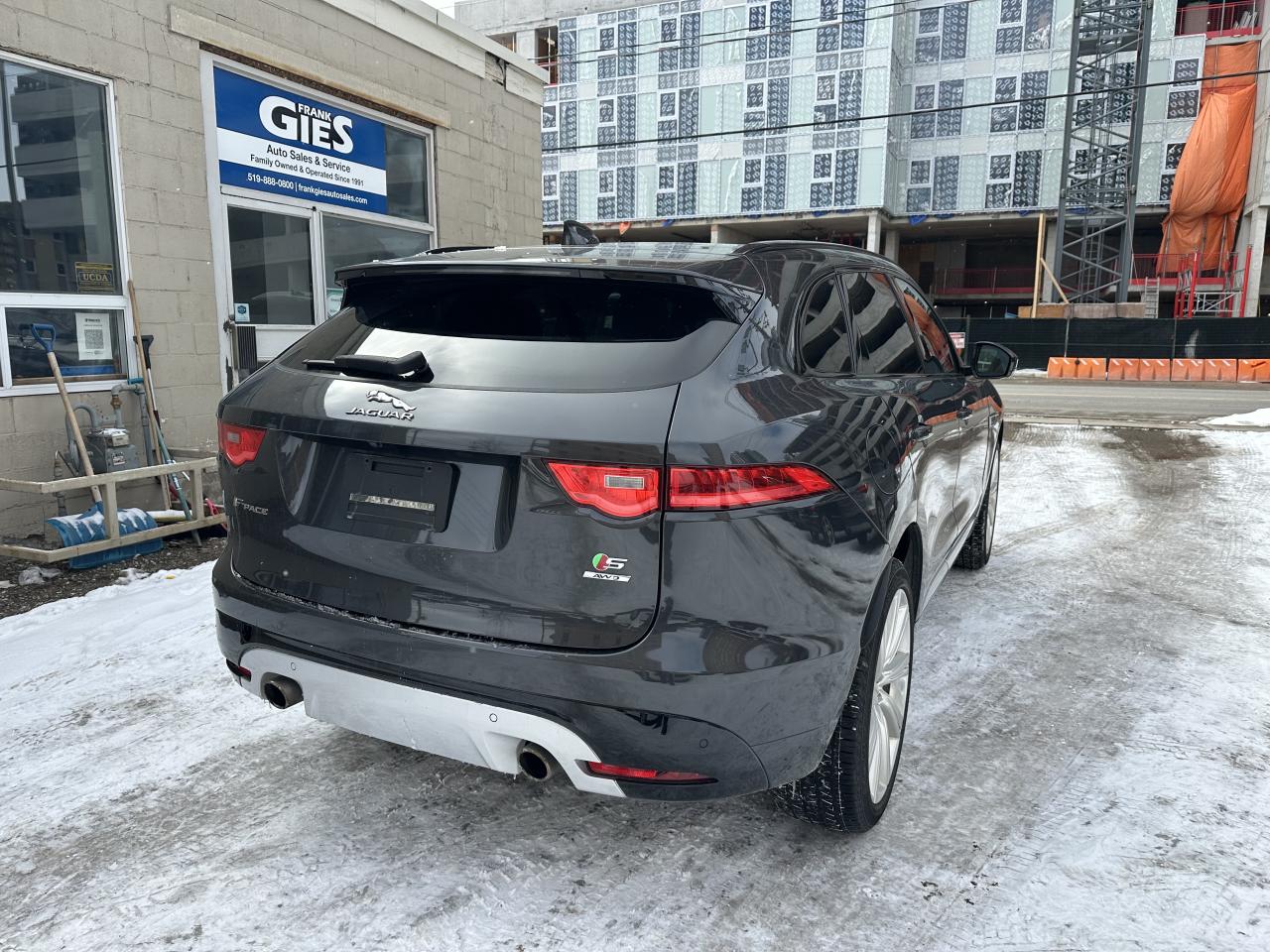 2017 Jaguar F-PACE S Photo2