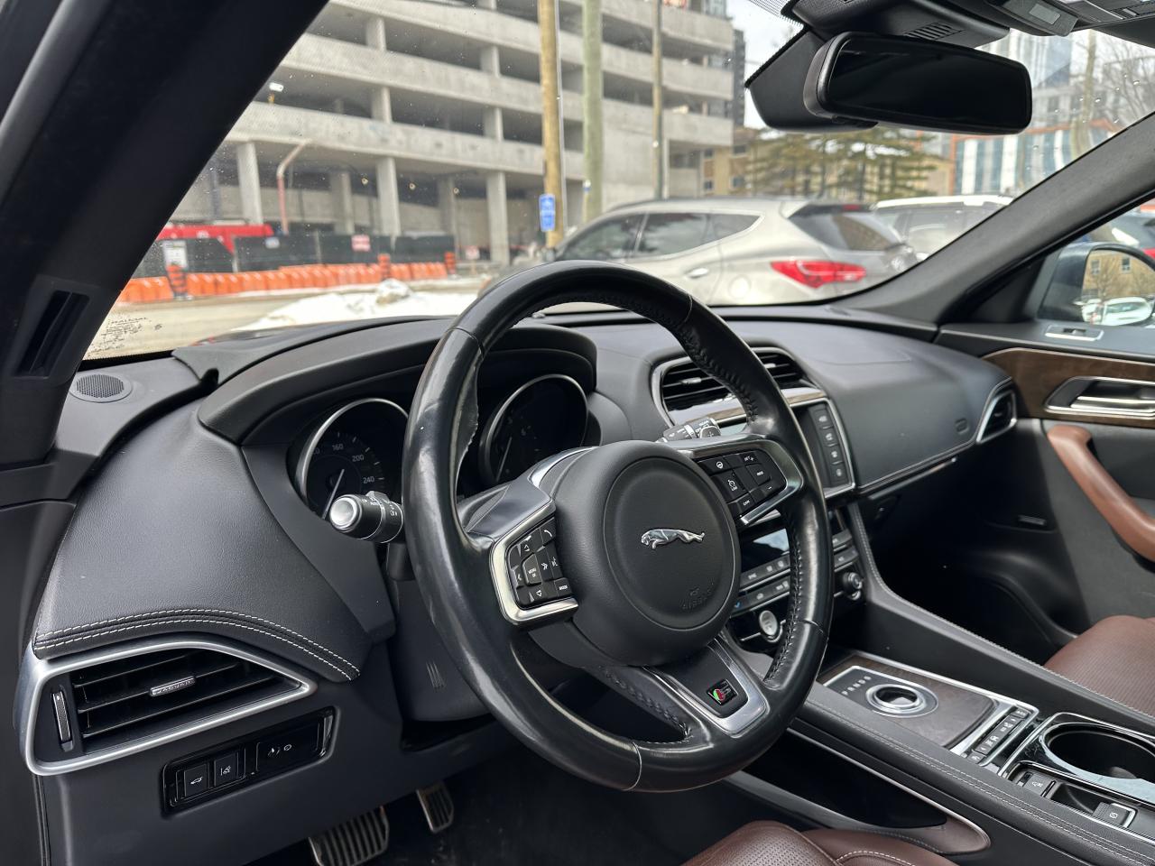 2017 Jaguar F-PACE S Photo