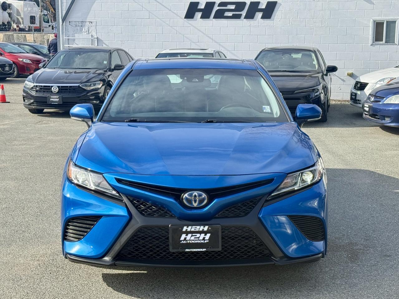 2018 Toyota Camry HYBRID FINANCING AVAILABLE Photo2