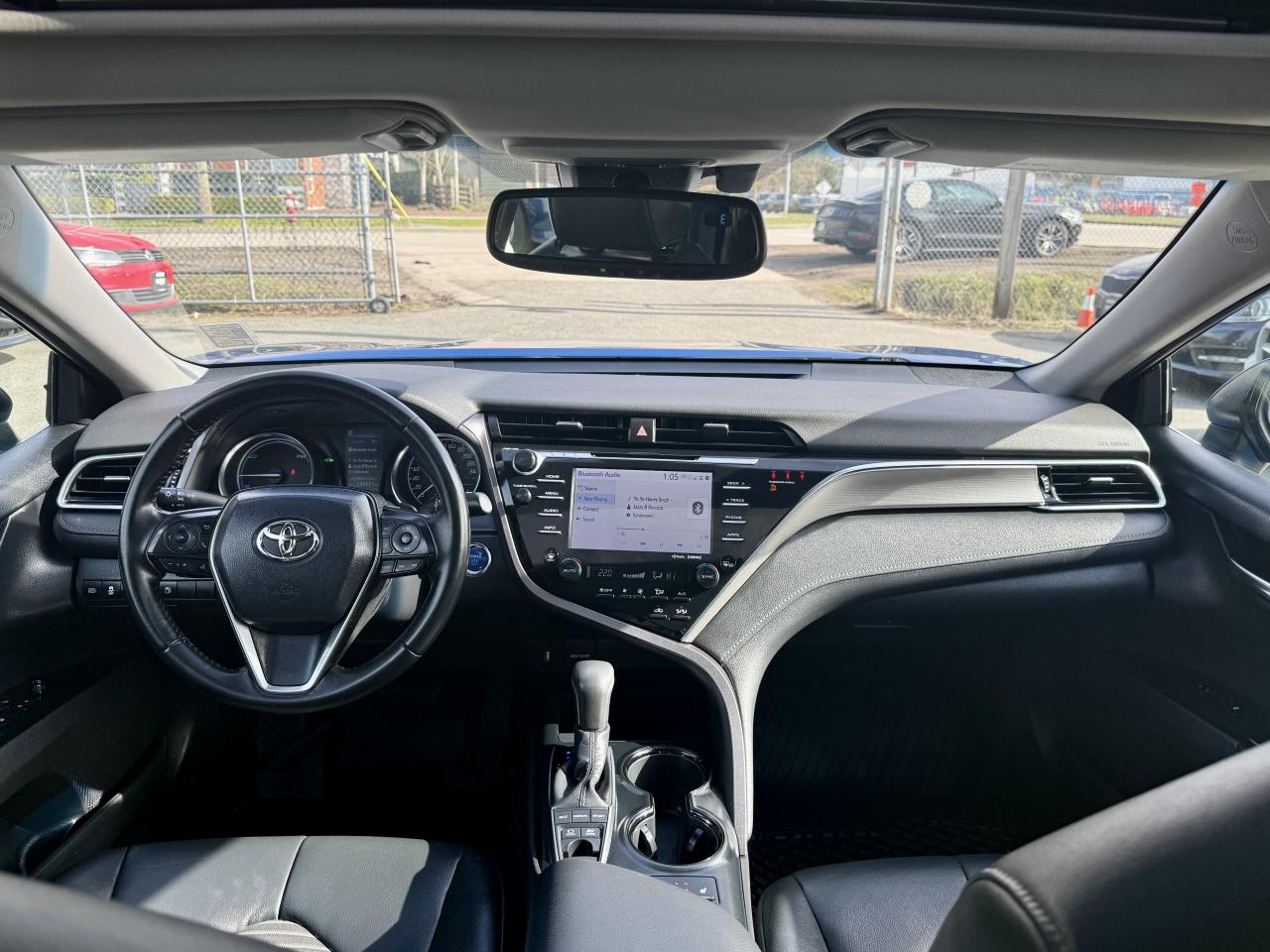 2018 Toyota Camry HYBRID FINANCING AVAILABLE Photo10