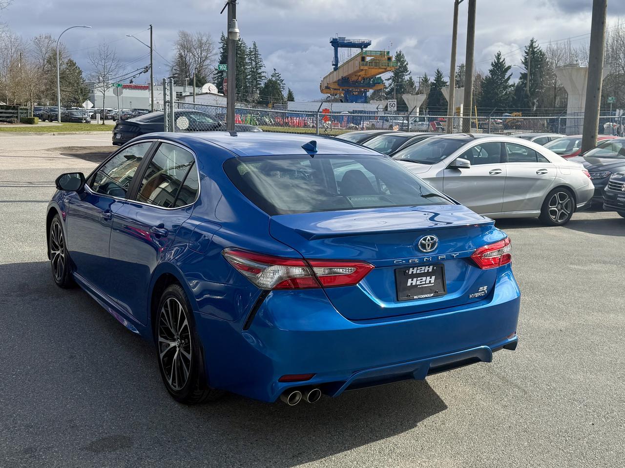 2018 Toyota Camry HYBRID FINANCING AVAILABLE Photo7