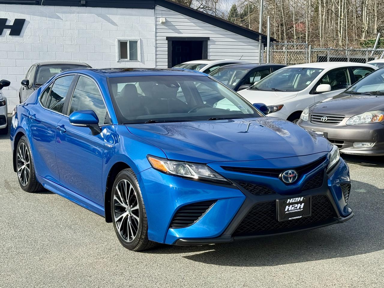 2018 Toyota Camry HYBRID FINANCING AVAILABLE Photo3