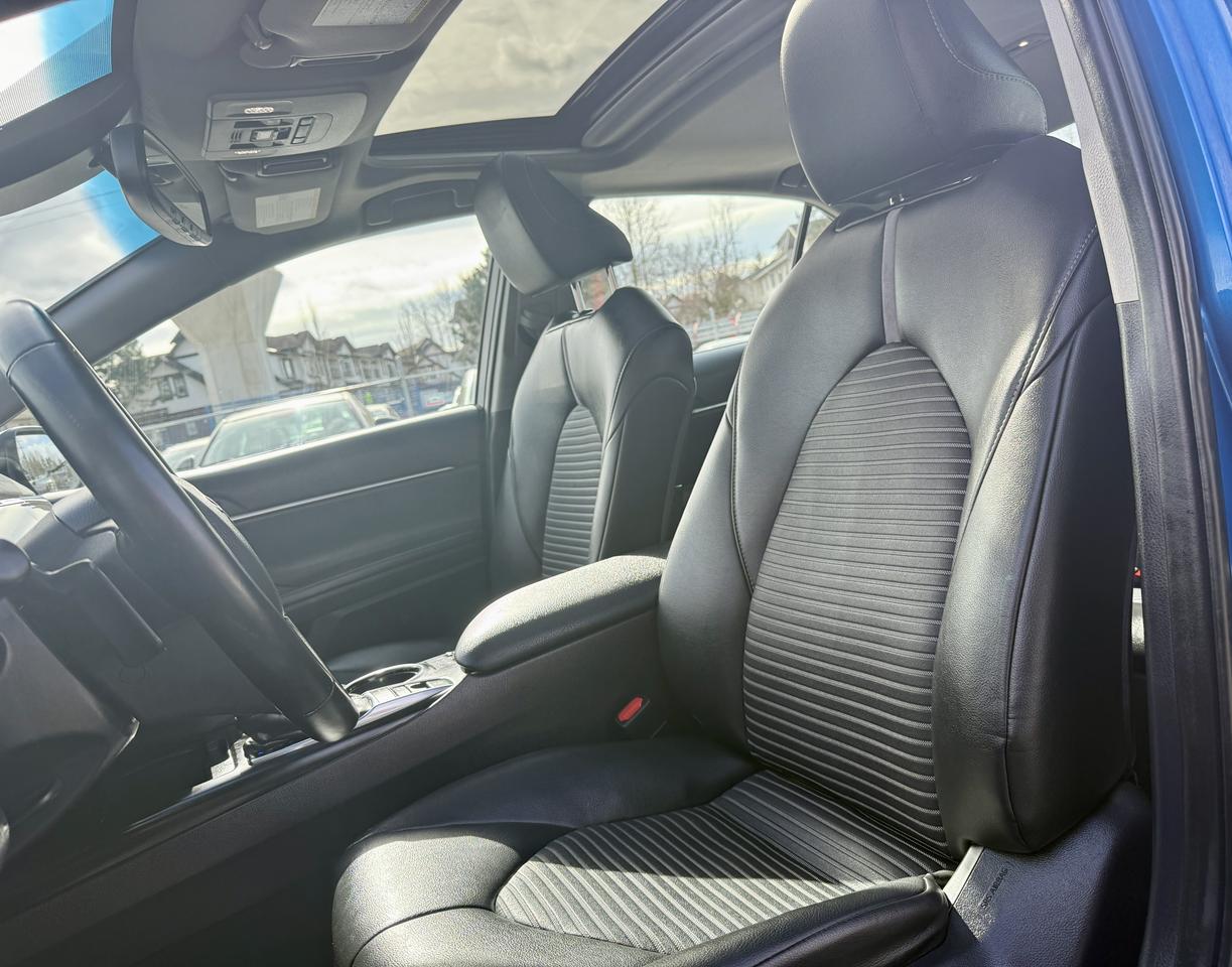 2018 Toyota Camry HYBRID FINANCING AVAILABLE Photo9