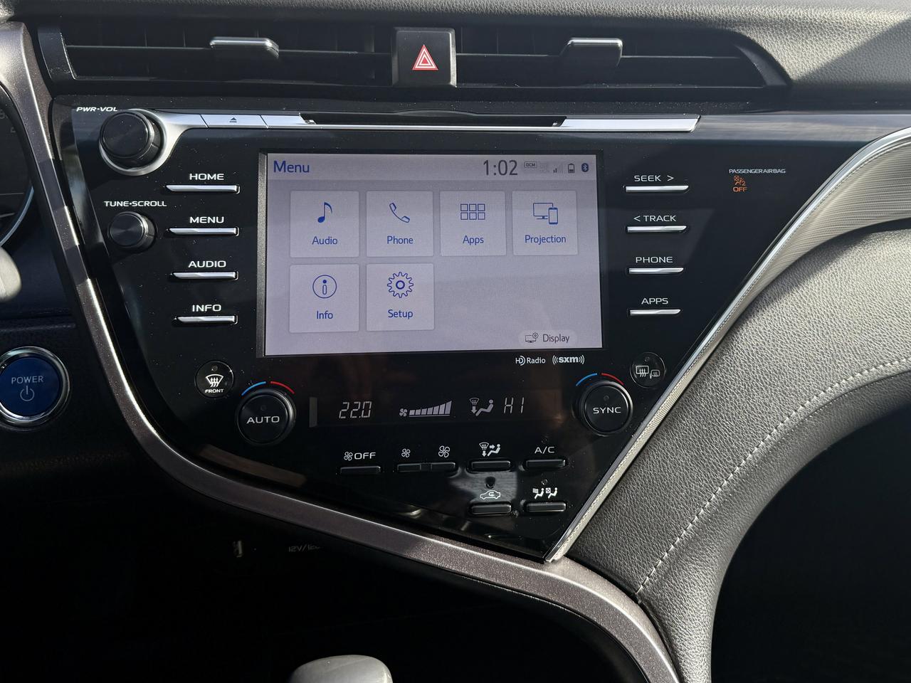 2018 Toyota Camry HYBRID FINANCING AVAILABLE Photo13