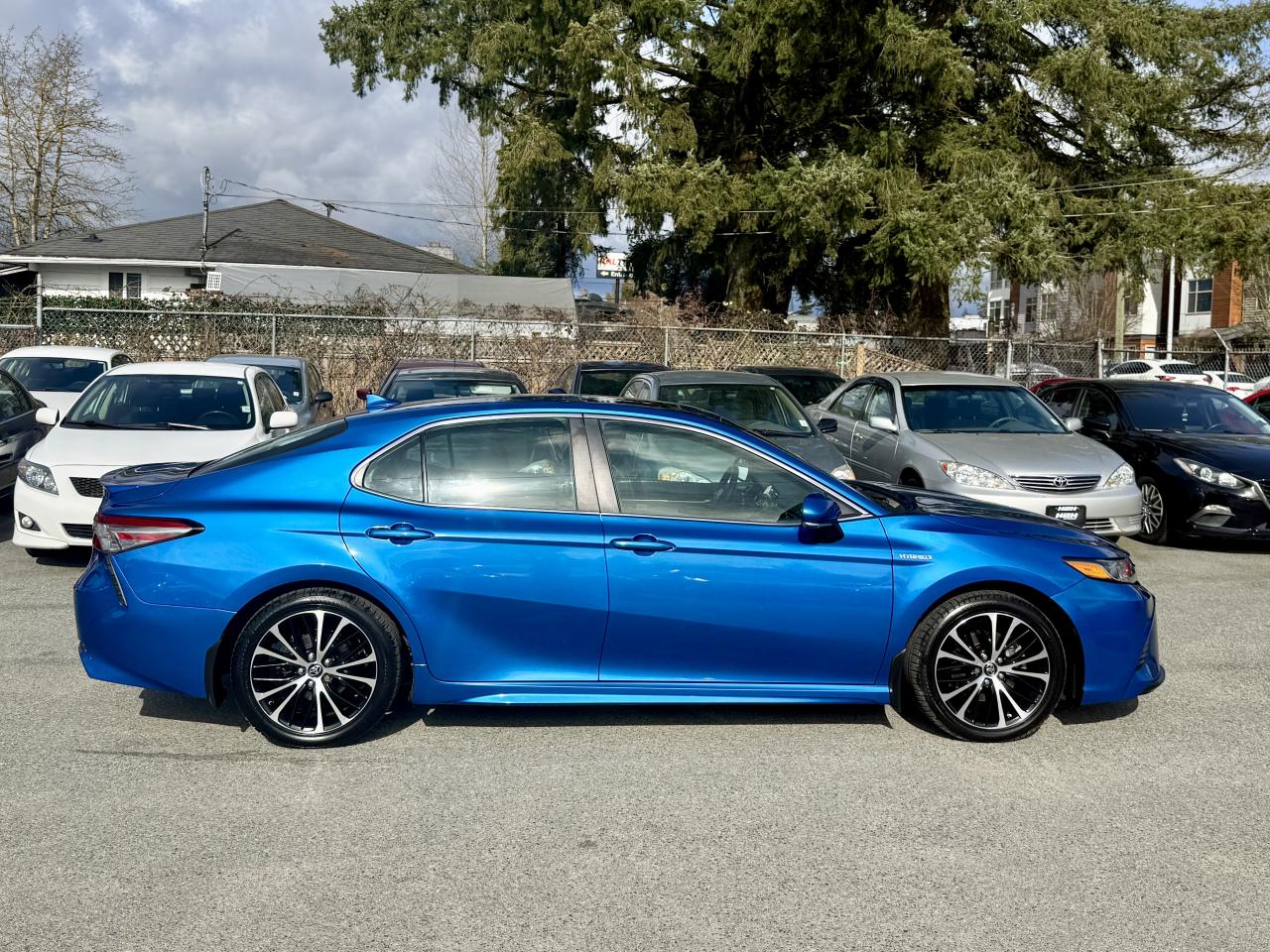 2018 Toyota Camry HYBRID FINANCING AVAILABLE Photo4