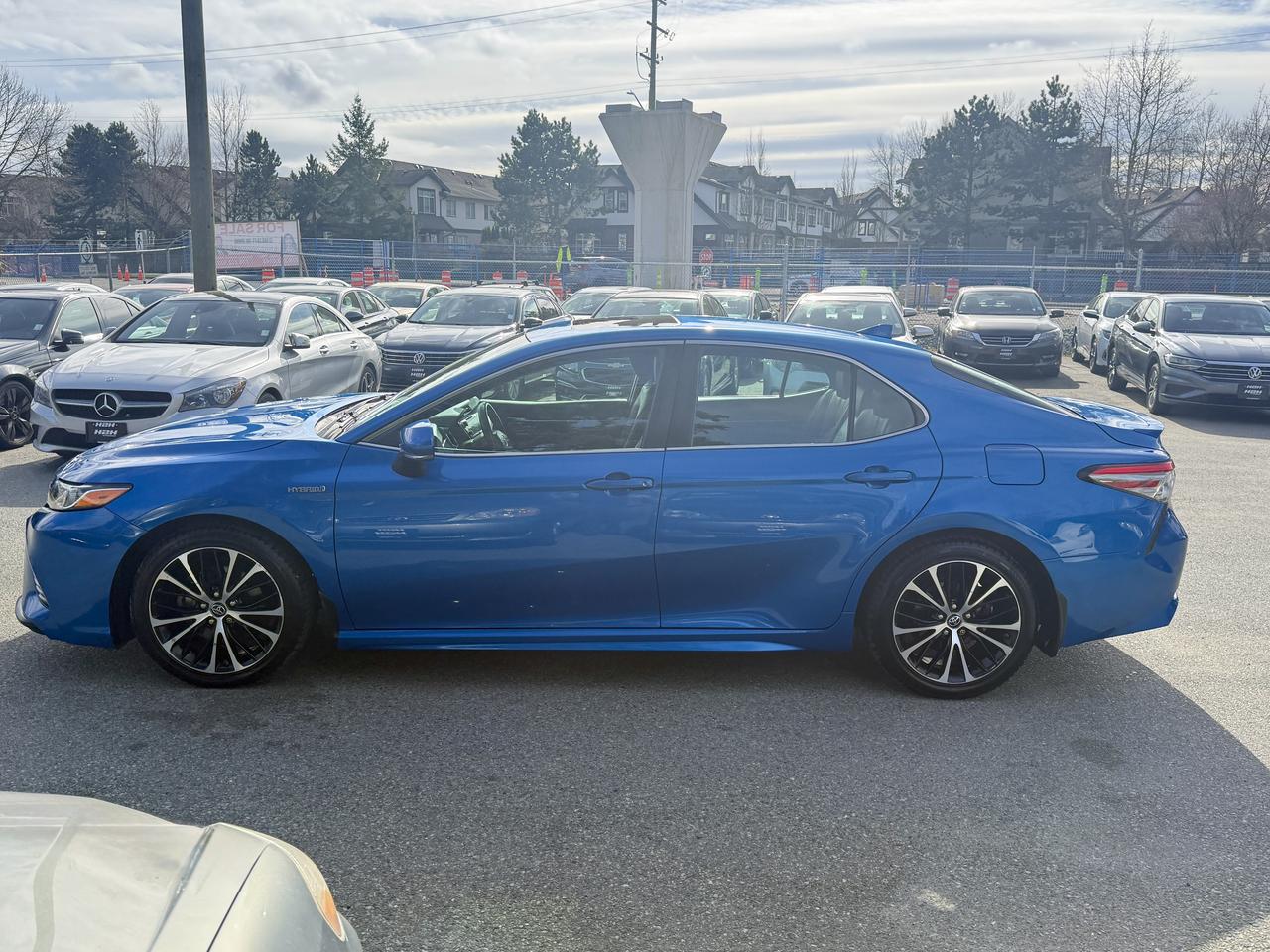 2018 Toyota Camry HYBRID FINANCING AVAILABLE Photo8