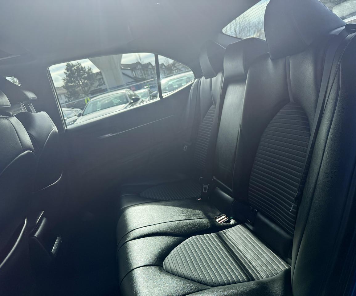 2018 Toyota Camry HYBRID FINANCING AVAILABLE Photo15