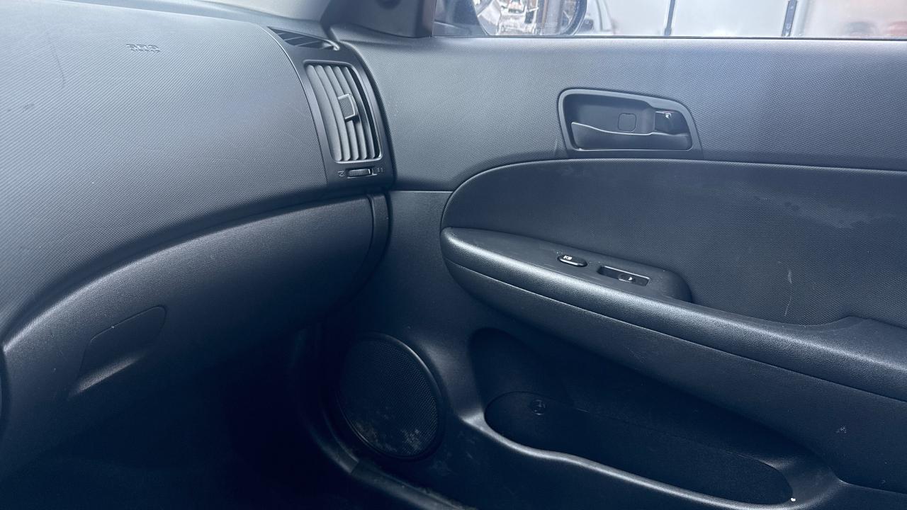 2011 Hyundai Elantra Touring L Photo