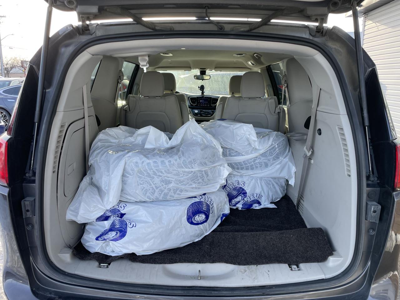 2018 Chrysler Pacifica Hybrid Touring Plus Photo