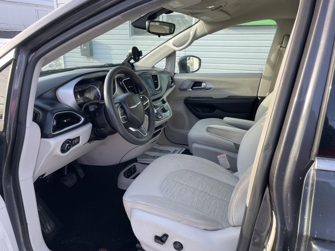 2018 Chrysler Pacifica Hybrid Touring Plus Photo