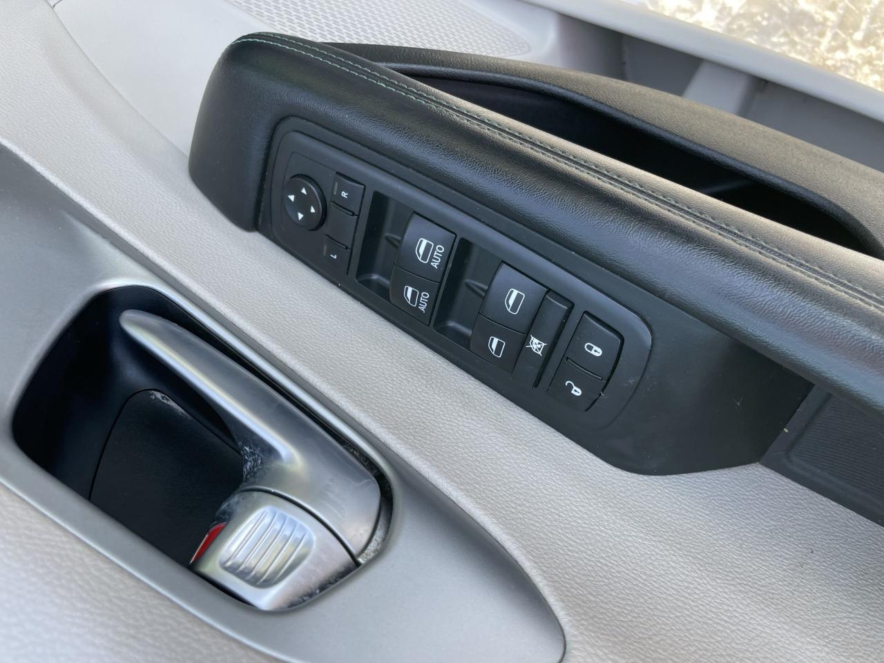 2018 Chrysler Pacifica Hybrid Touring Plus Photo