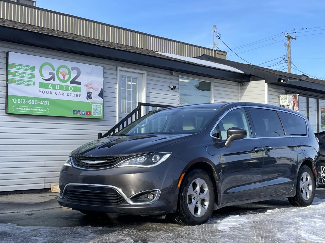 2018 Chrysler Pacifica Hybrid Touring Plus Photo0