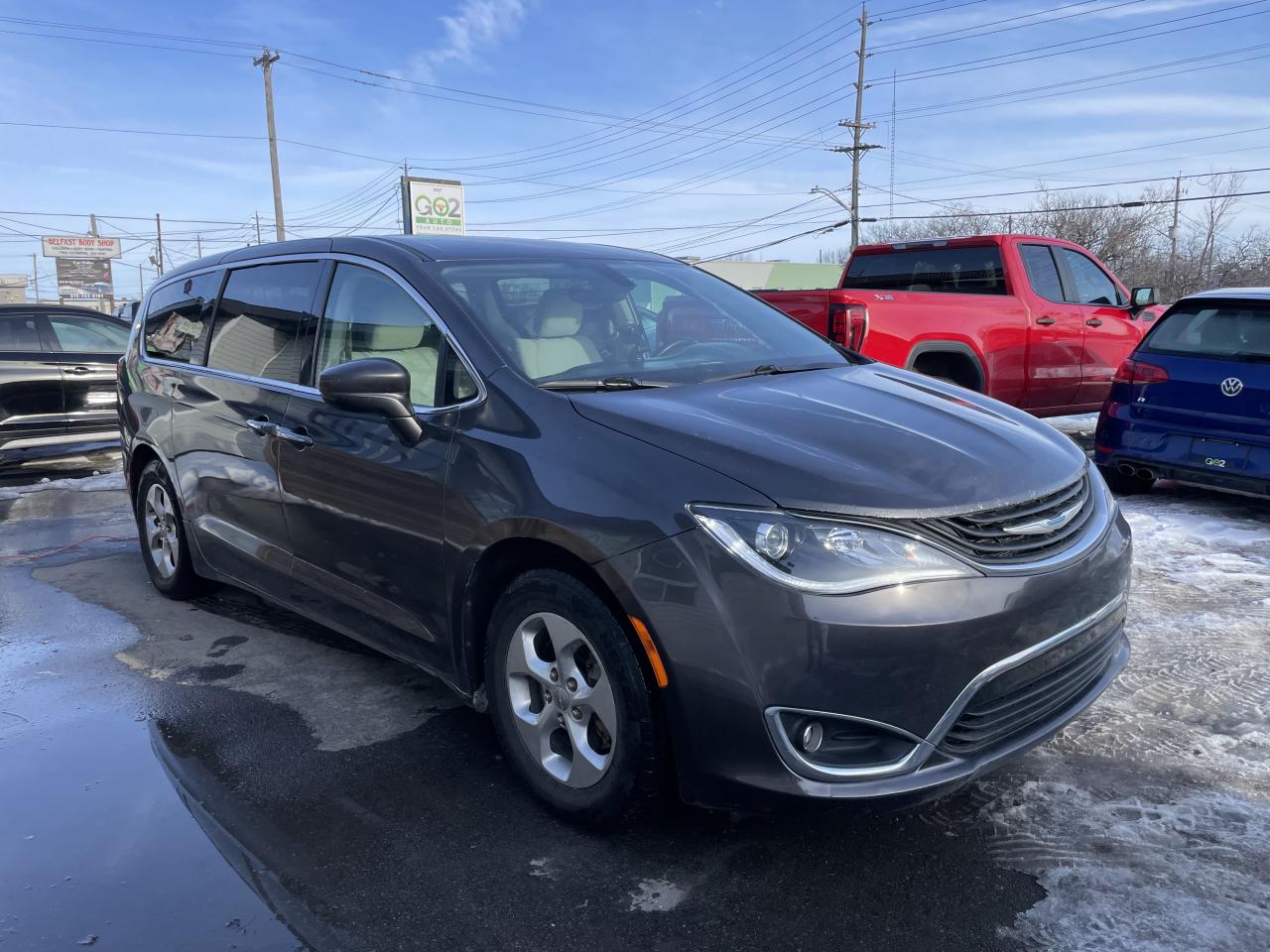 2018 Chrysler Pacifica Hybrid Touring Plus Photo2