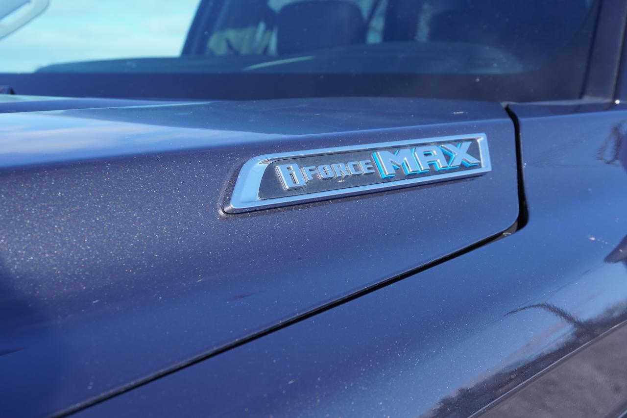 2024 Toyota Sequoia TRD OFF-ROAD / HYBRID / LOW KM'S / 8 PASSENGER Photo