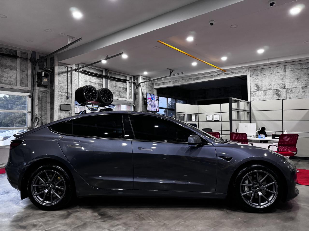 2023 Tesla Model 3  Photo3