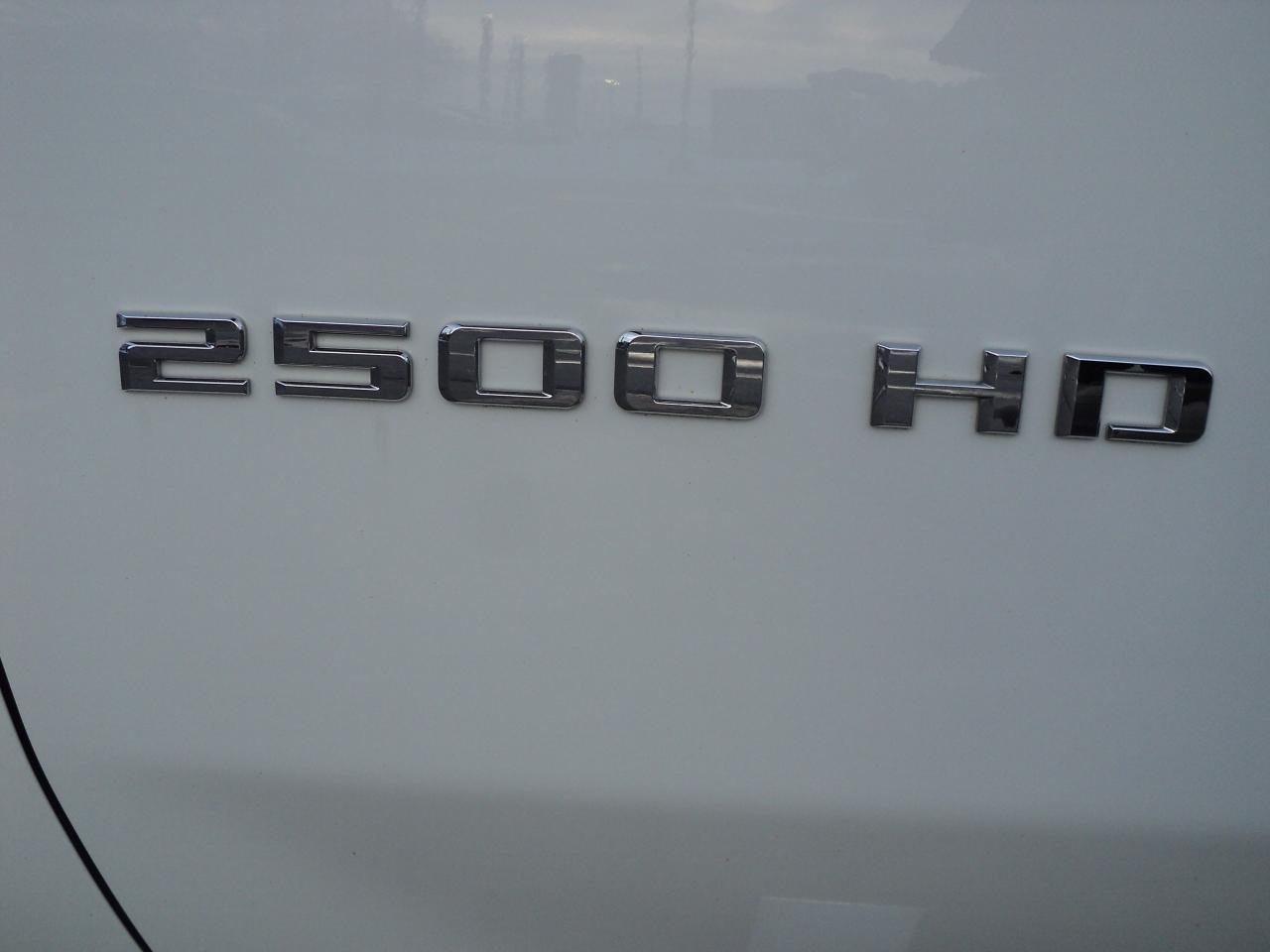 2025 Chevrolet Silverado 2500 HD LT CrewCab 4WD 6.6L8cylDiesel 8ftBox NavHeatedS Photo