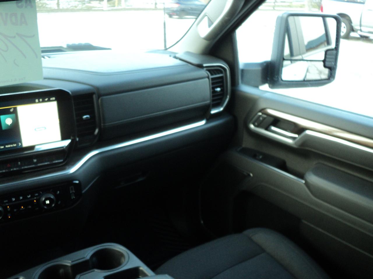 2025 Chevrolet Silverado 2500 HD LT CrewCab 4WD 6.6L8cylDiesel 8ftBox NavHeatedS Photo