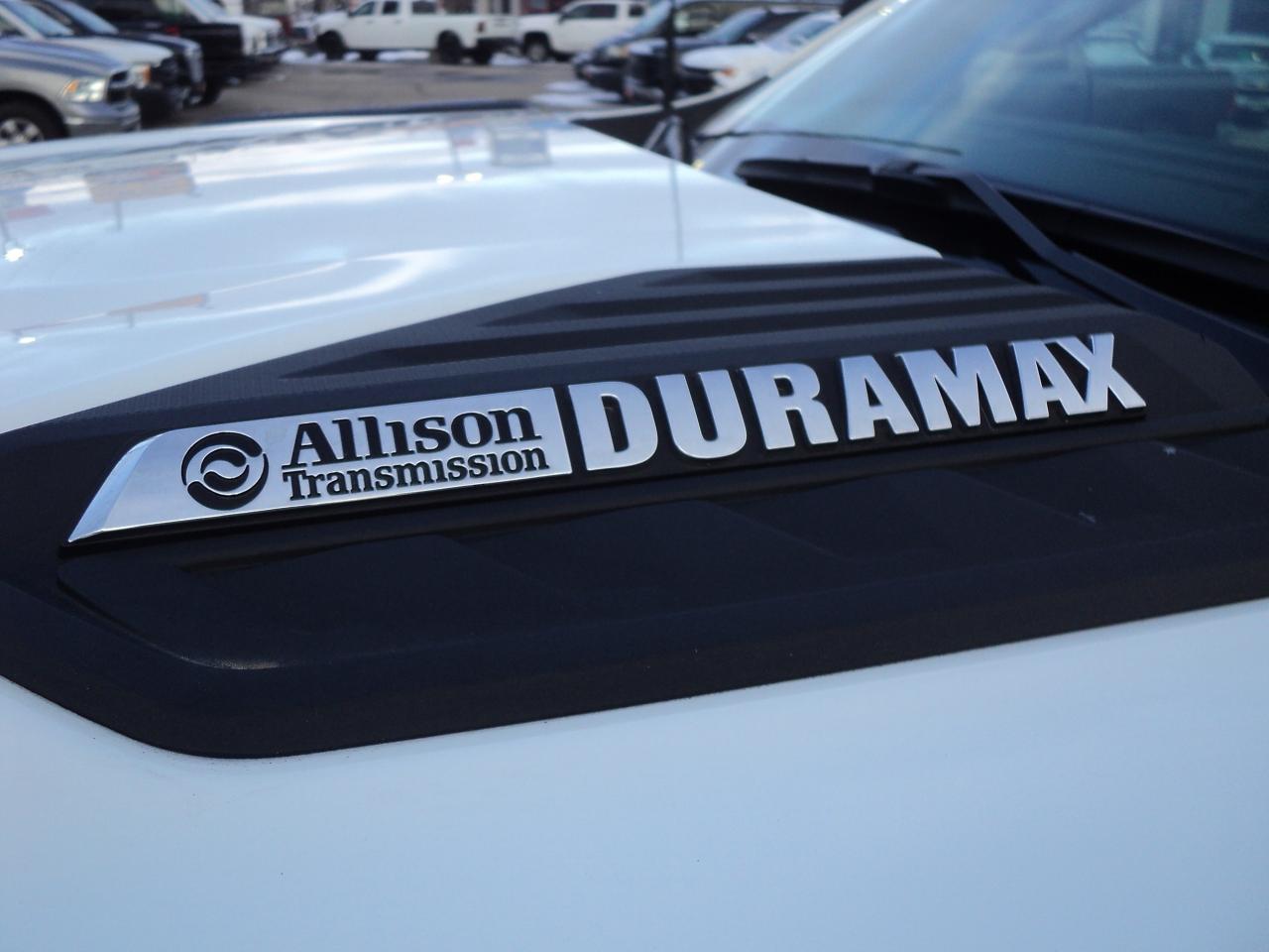 2025 Chevrolet Silverado 2500 HD LT CrewCab 4WD 6.6L8cylDiesel 8ftBox NavHeatedS Photo