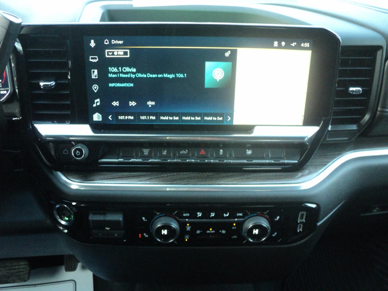 2025 Chevrolet Silverado 2500 HD LT CrewCab 4WD 6.6L8cylDiesel 8ftBox NavHeatedS Photo