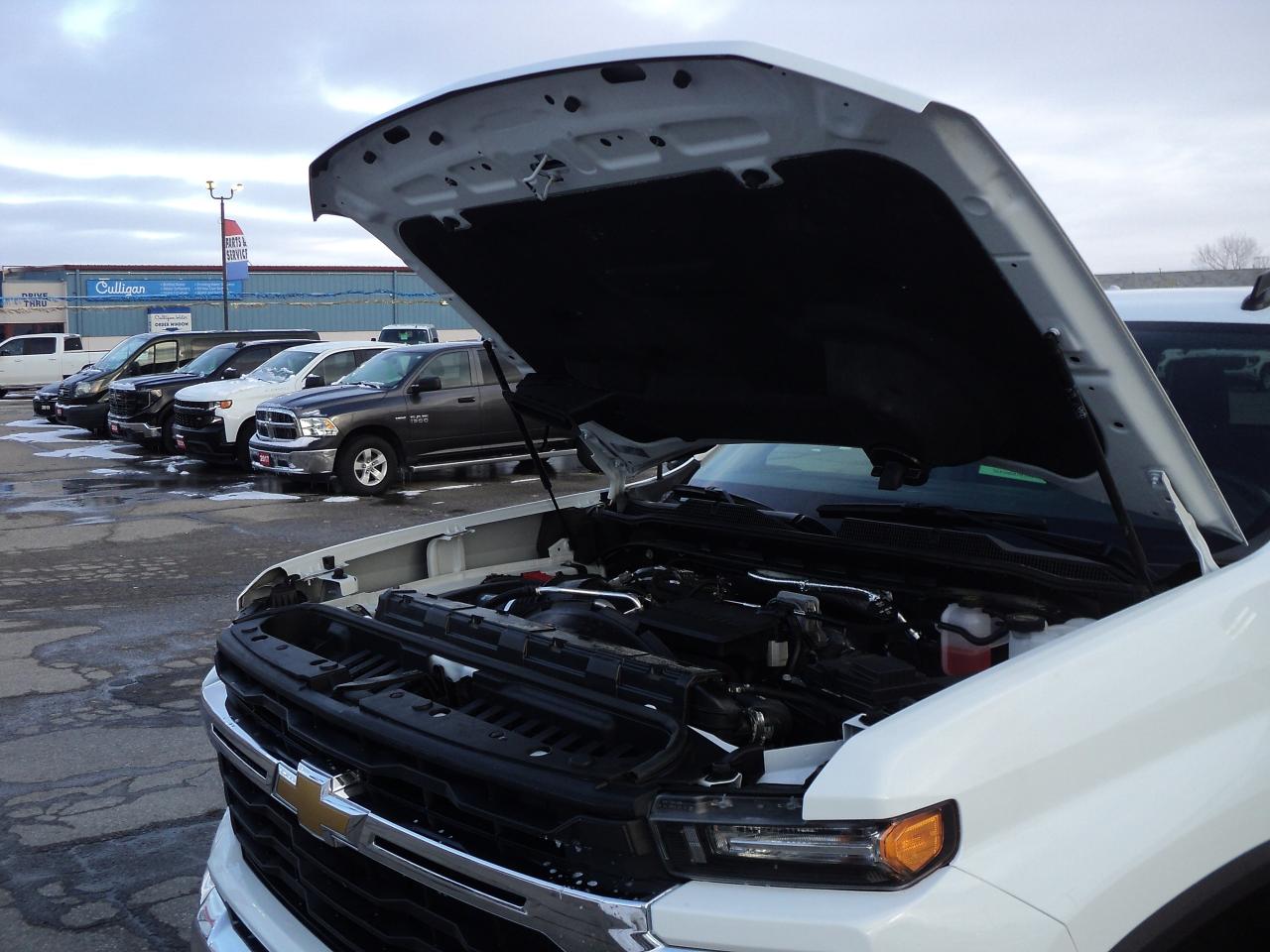 2025 Chevrolet Silverado 2500 HD LT CrewCab 4WD 6.6L8cylDiesel 8ftBox NavHeatedS Photo