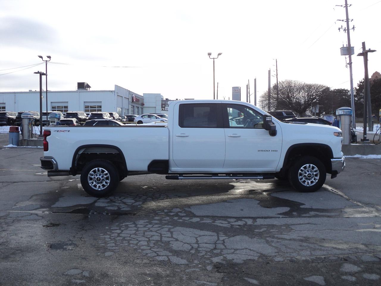 2025 Chevrolet Silverado 2500 HD LT CrewCab 4WD 6.6L8cylDiesel 8ftBox NavHeatedS Photo