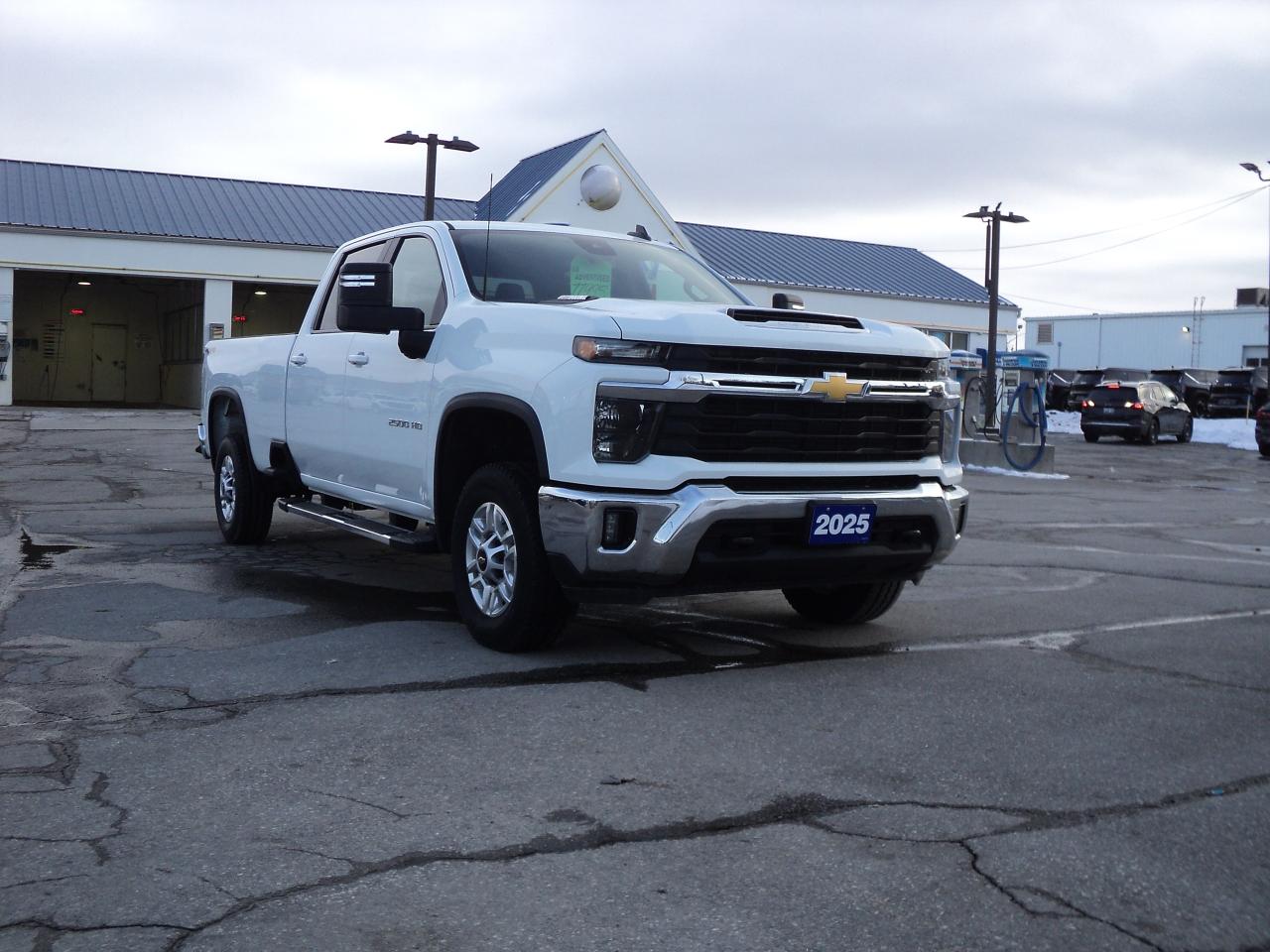 2025 Chevrolet Silverado 2500 HD LT CrewCab 4WD 6.6L8cylDiesel 8ftBox NavHeatedS Photo