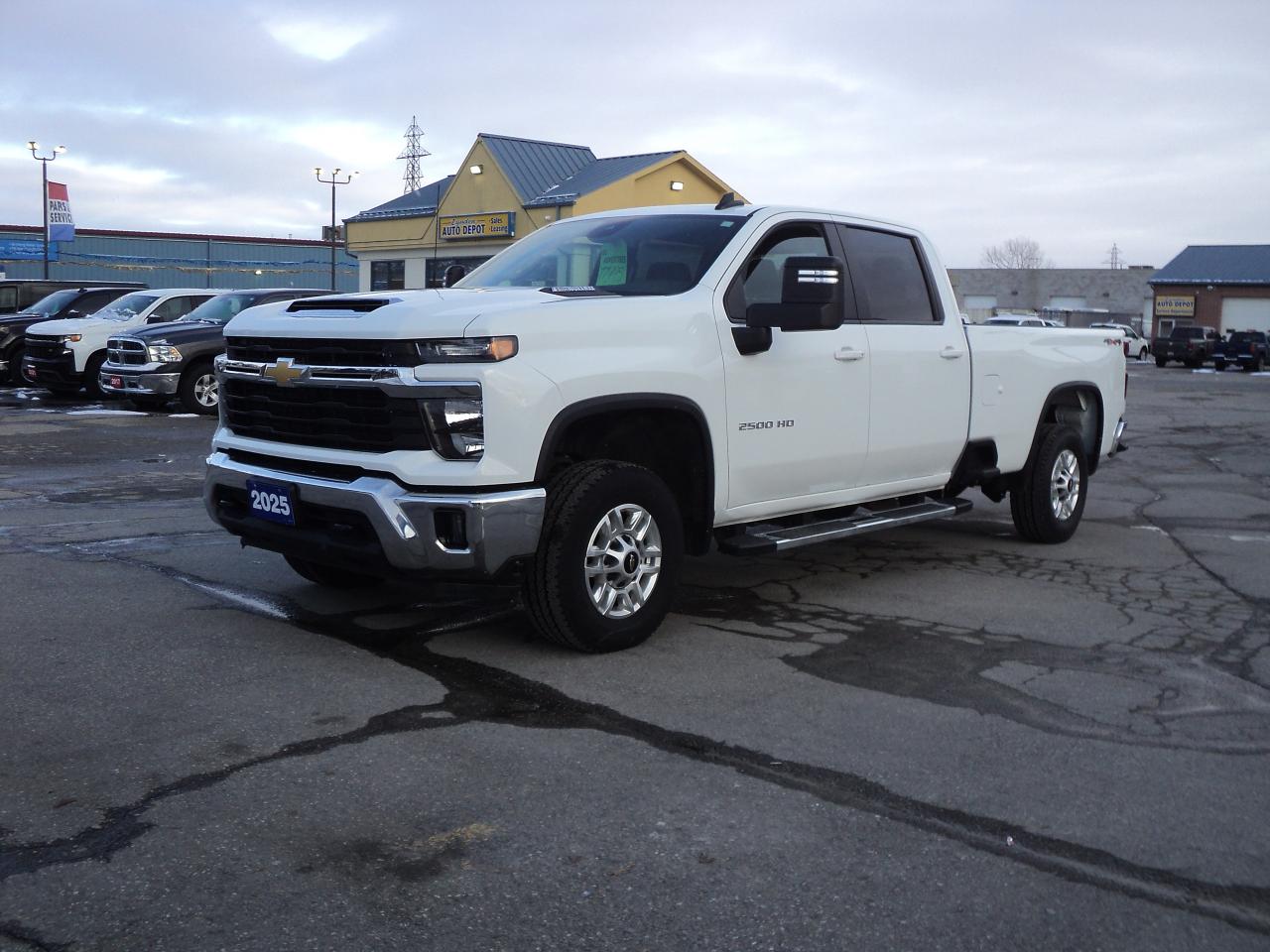 2025 Chevrolet Silverado 2500 HD LT CrewCab 4WD 6.6L8cylDiesel 8ftBox NavHeatedS Photo