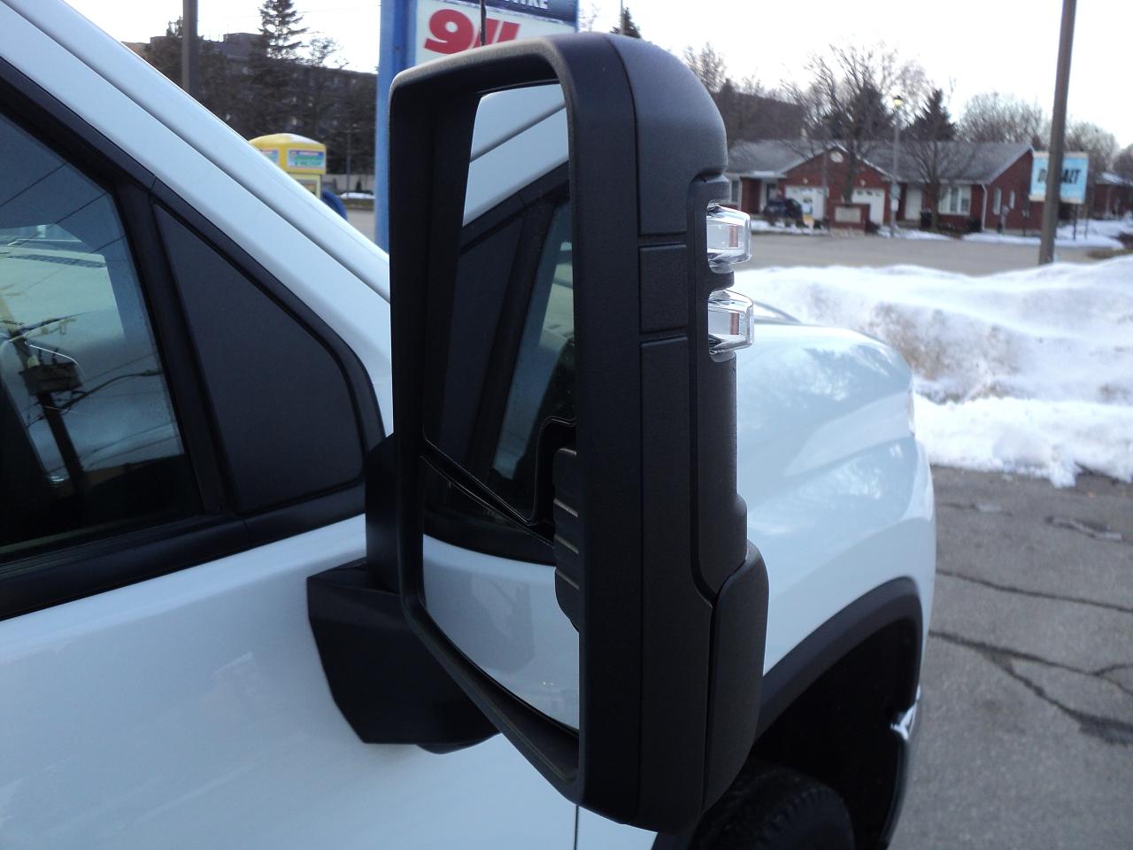 2025 Chevrolet Silverado 2500 HD LT CrewCab 4WD 6.6L8cylDiesel 8ftBox NavHeatedS Photo