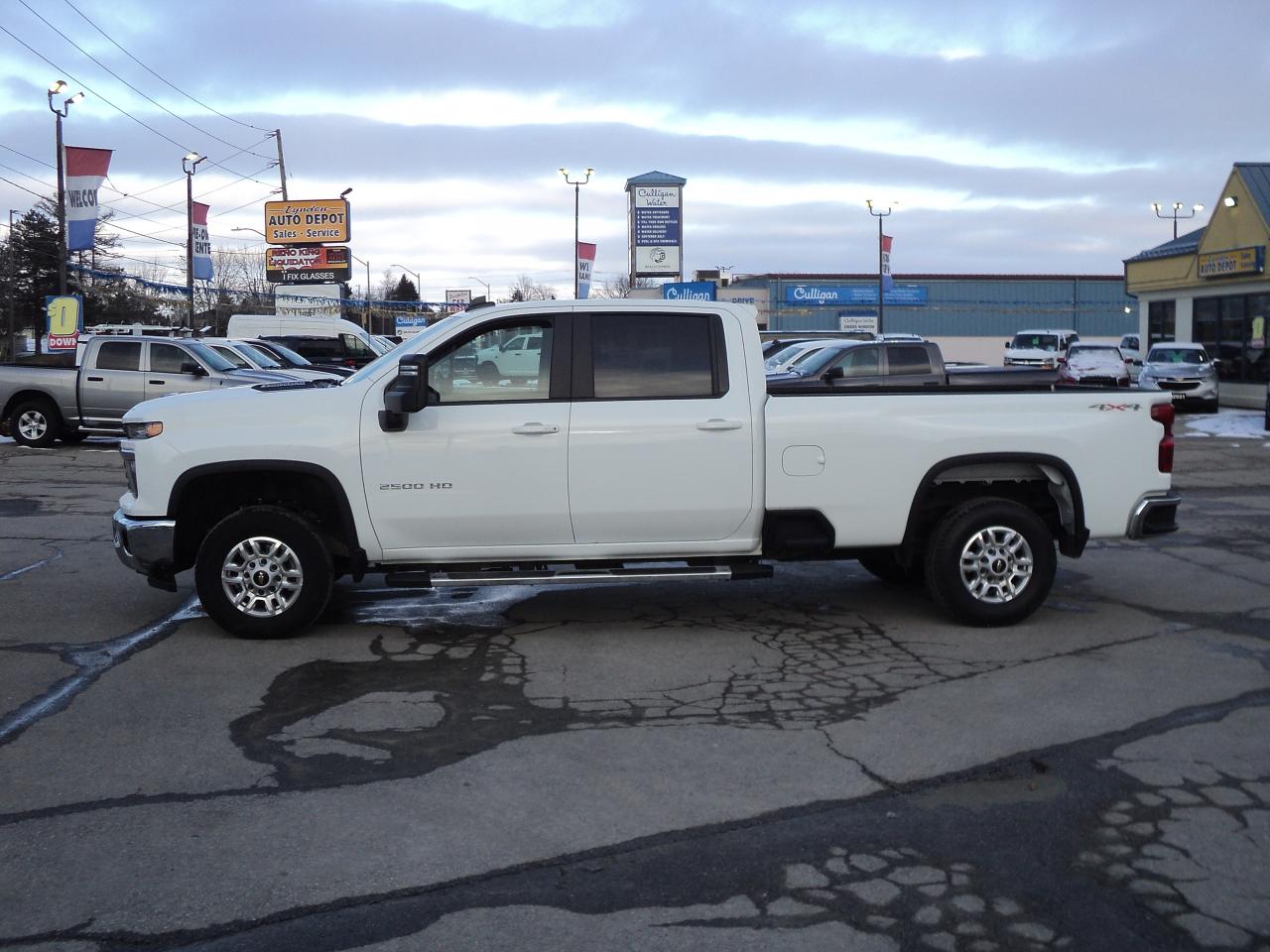 2025 Chevrolet Silverado 2500 HD LT CrewCab 4WD 6.6L8cylDiesel 8ftBox NavHeatedS Photo
