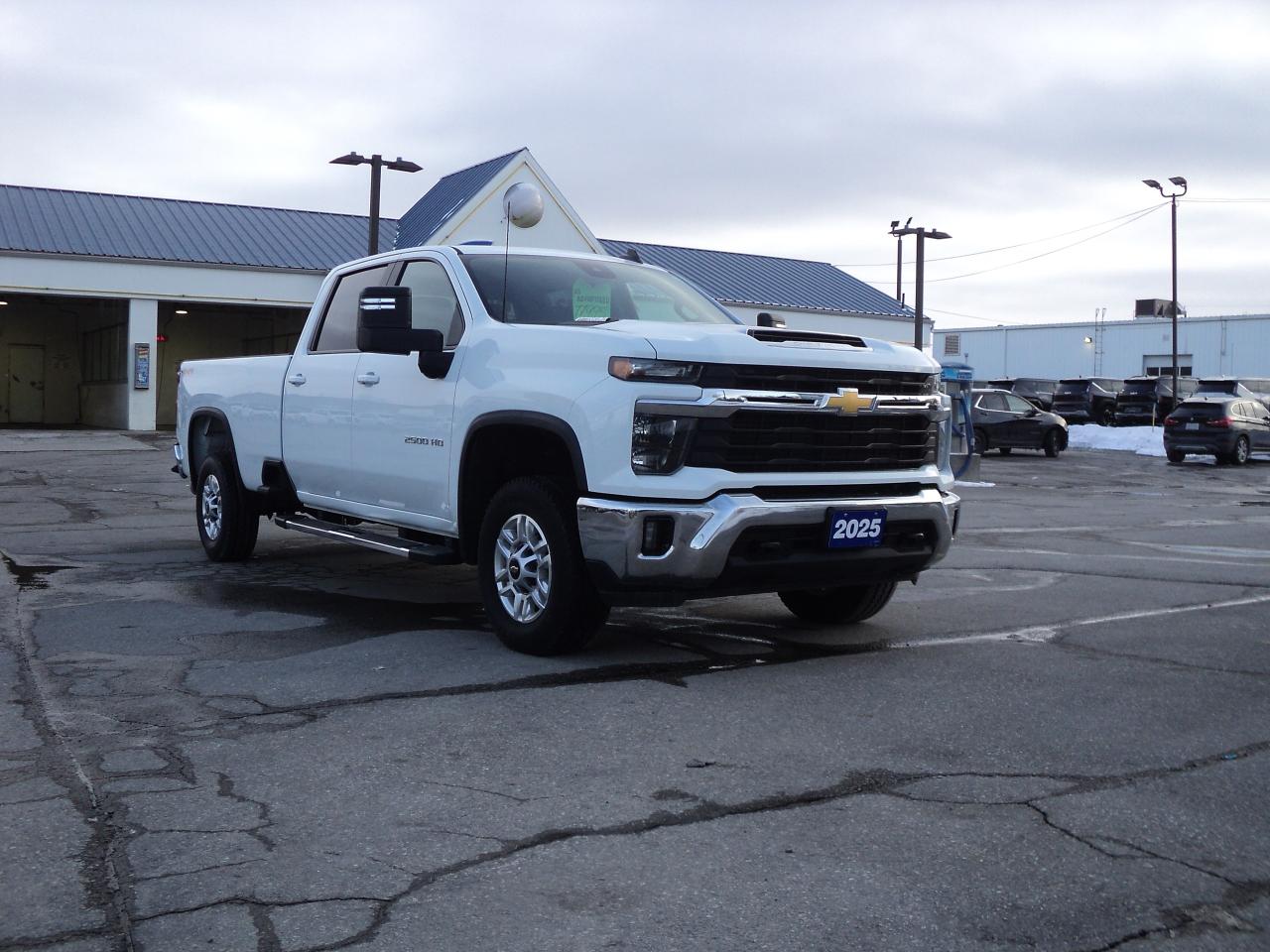 2025 Chevrolet Silverado 2500 HD LT CrewCab 4WD 6.6L8cylDiesel 8ftBox NavHeatedS Photo4