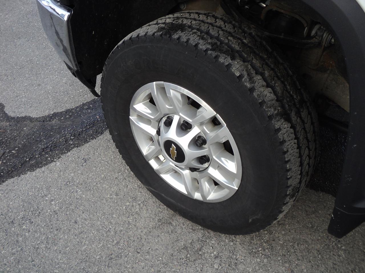 2025 Chevrolet Silverado 2500 HD LT CrewCab 4WD 6.6L8cylDiesel 8ftBox NavHeatedS Photo