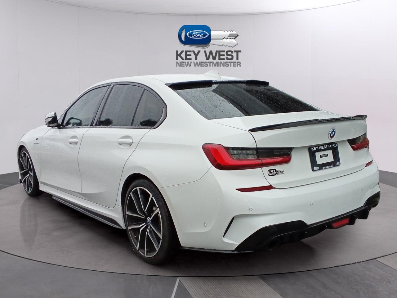 2021 BMW 3 Series 330e xDrive Plug-In Hybrid Photo3