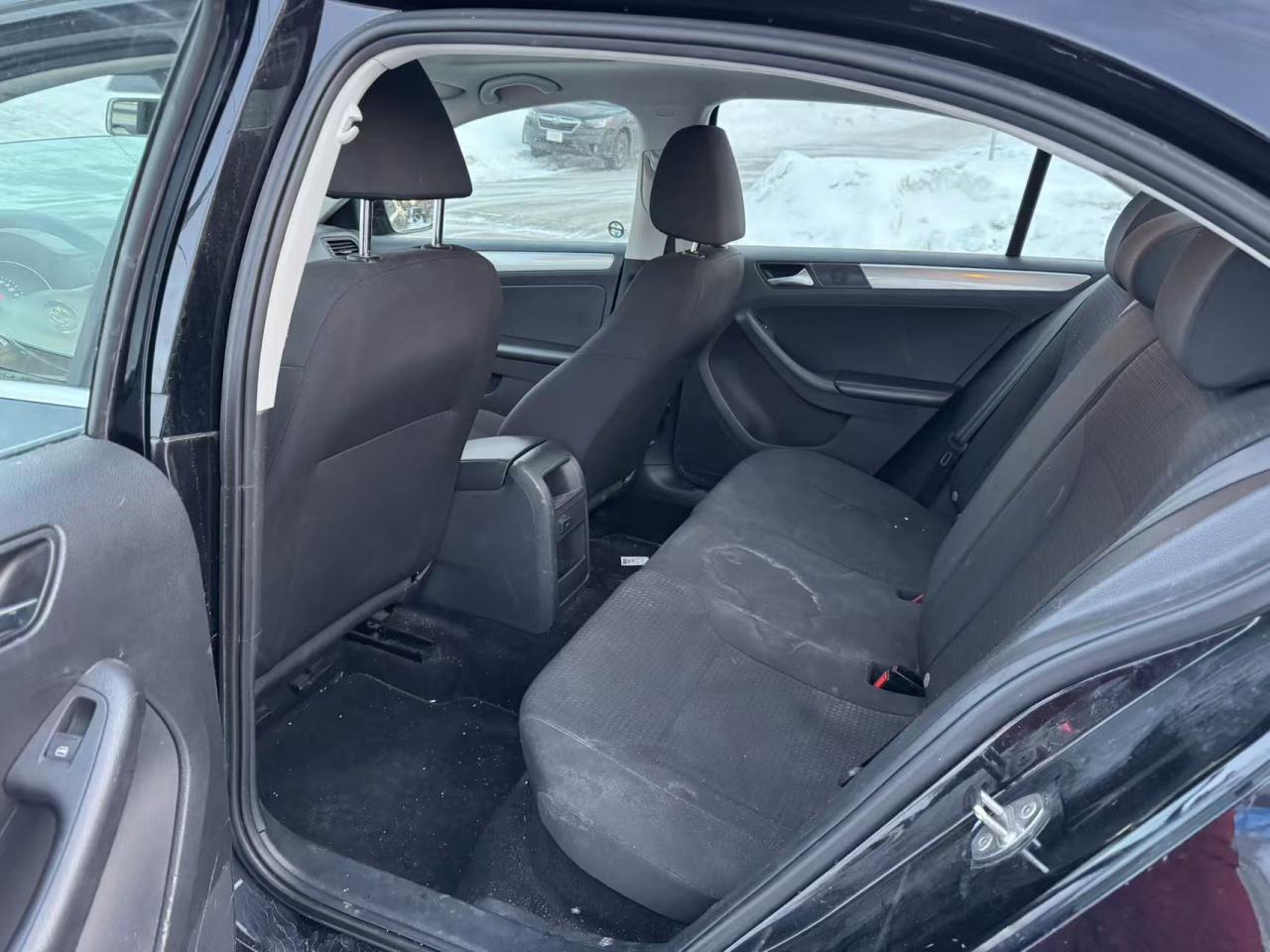 2016 Volkswagen Jetta 4dr 1.4 TSI Auto Trendline+ Photo