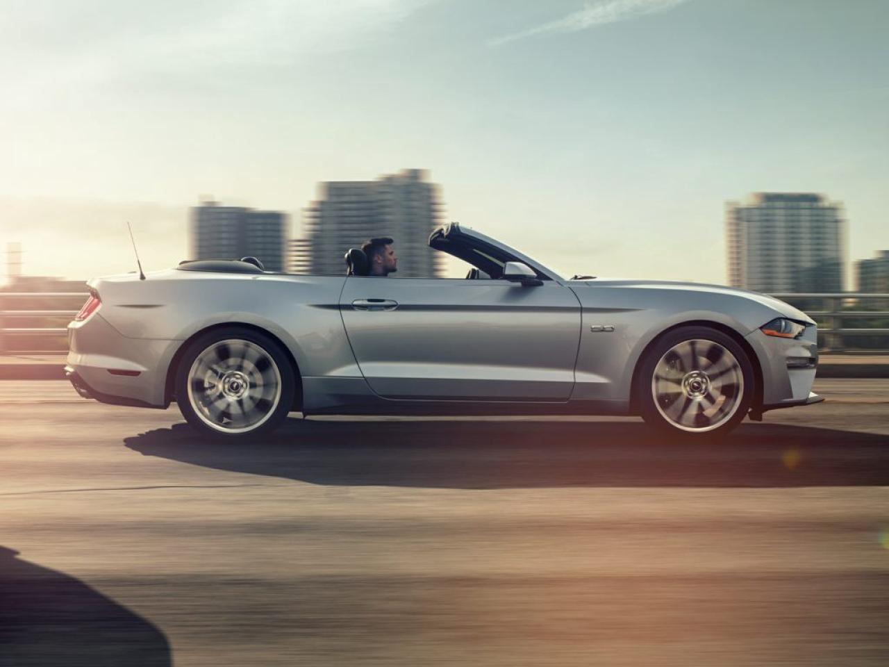 2022 Ford Mustang EcoBoost Premium Photo2