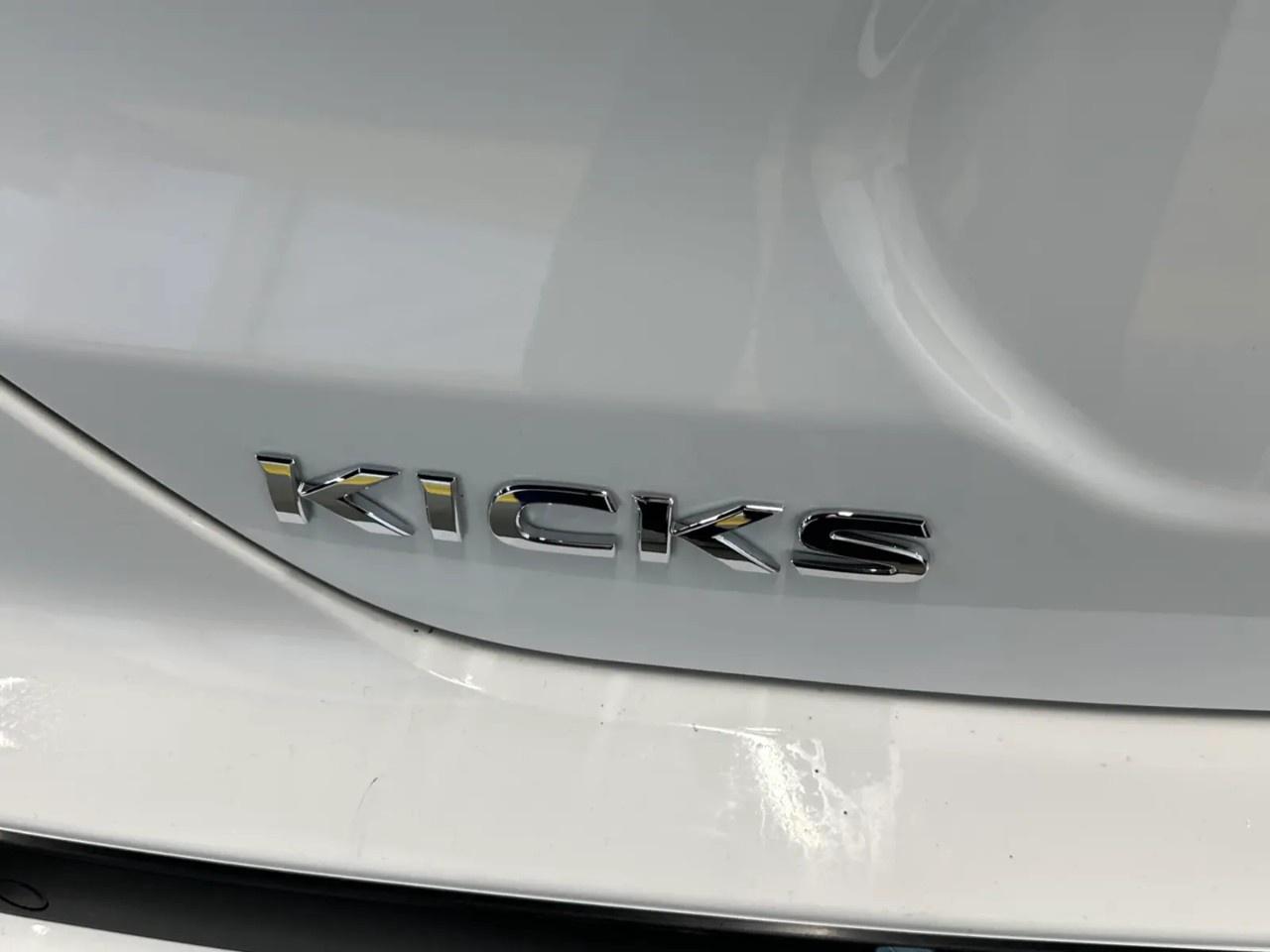 2025 Nissan Kicks SV Photo
