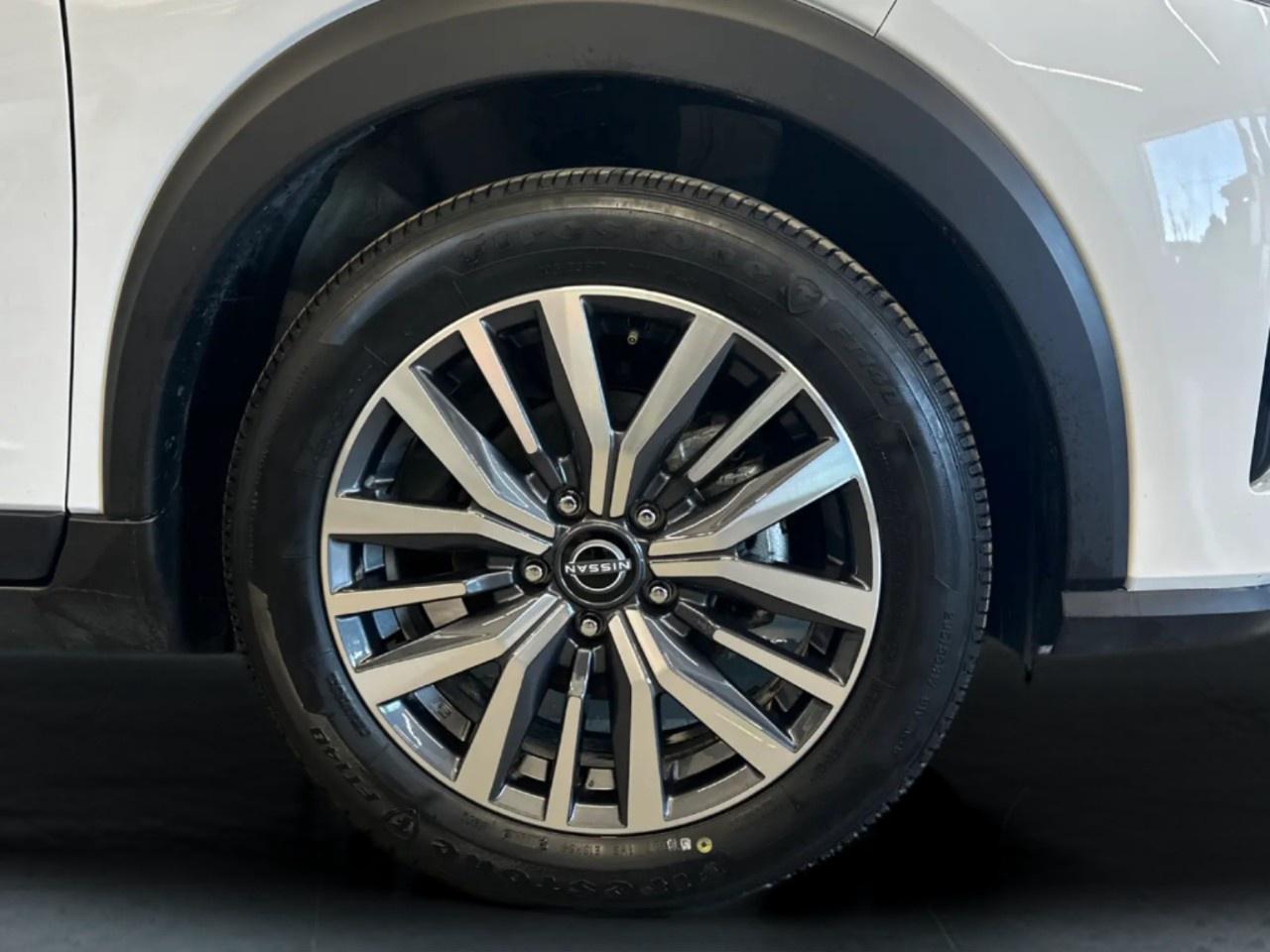 2025 Nissan Kicks SV Photo