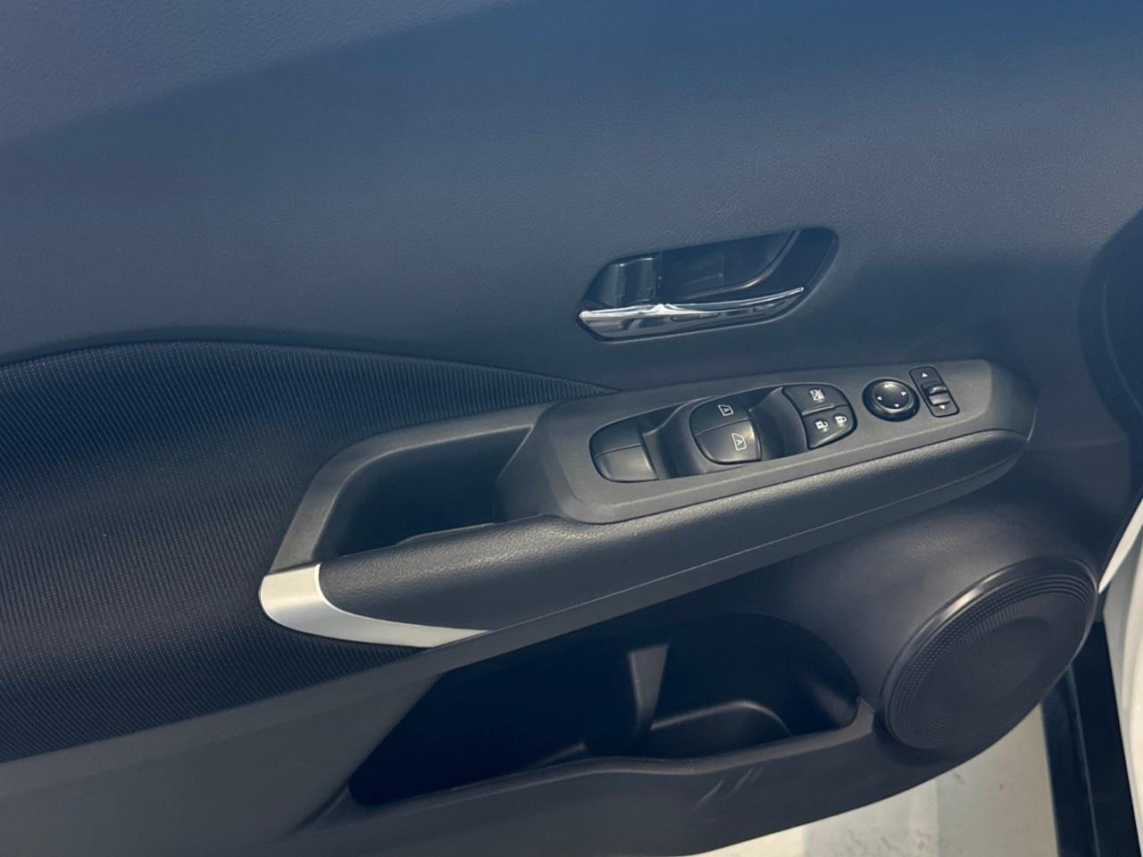 2025 Nissan Kicks SV Photo