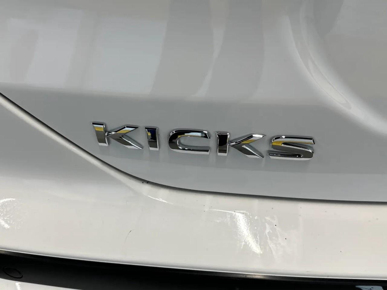 2025 Nissan Kicks SV Photo