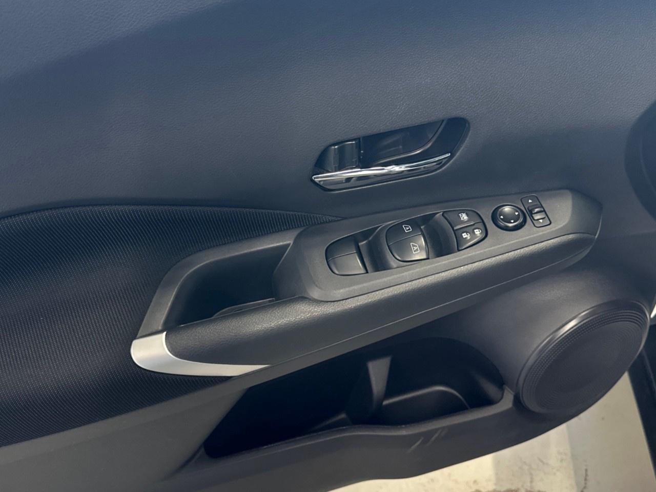 2025 Nissan Kicks SV Photo