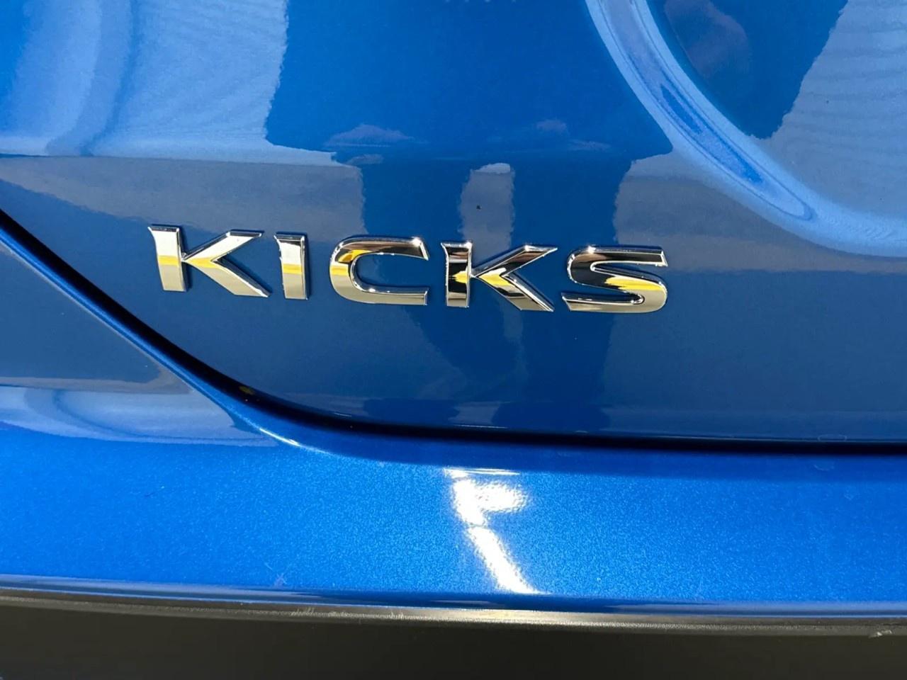 2025 Nissan Kicks SV Photo