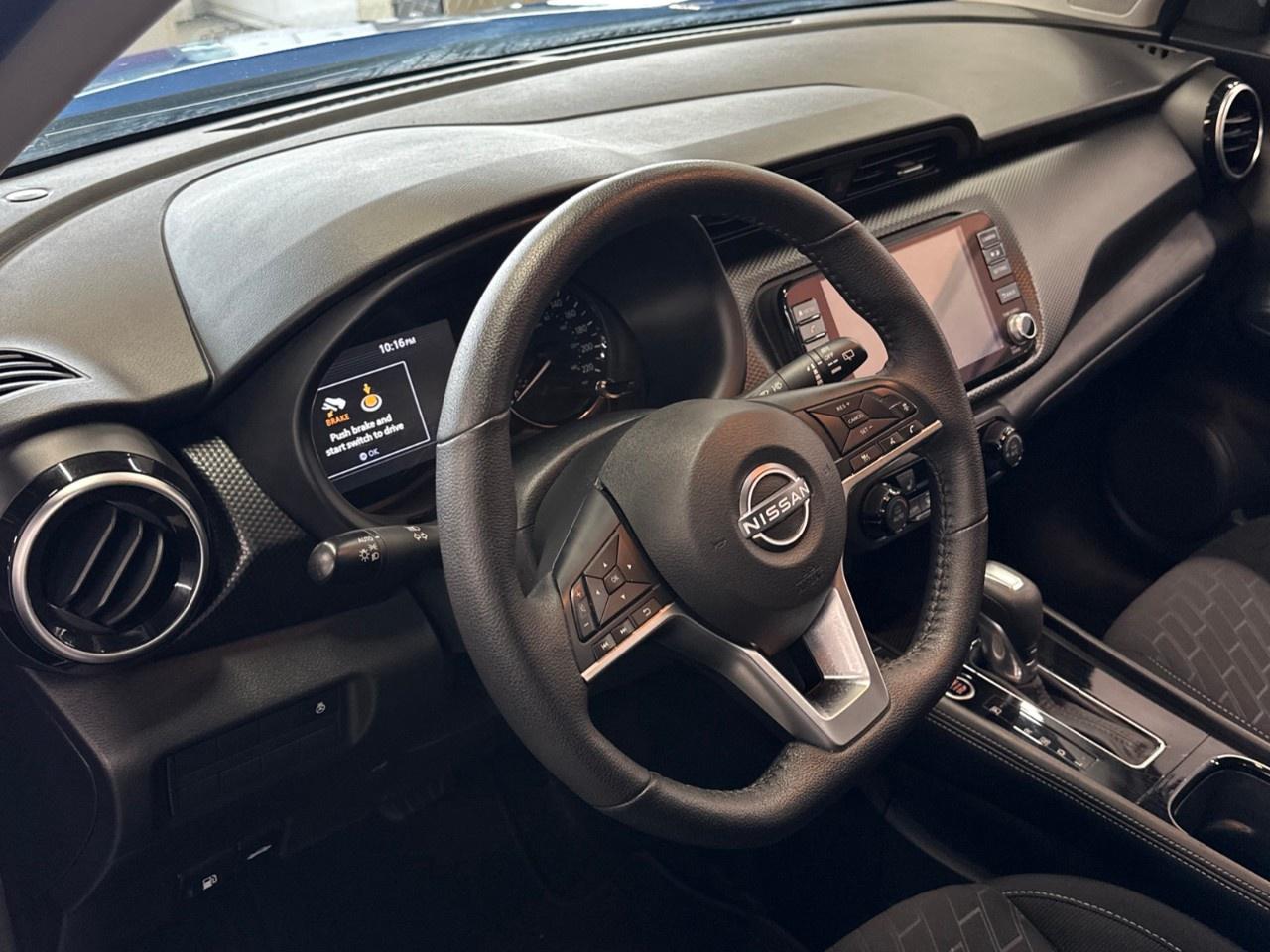 2025 Nissan Kicks SV Photo
