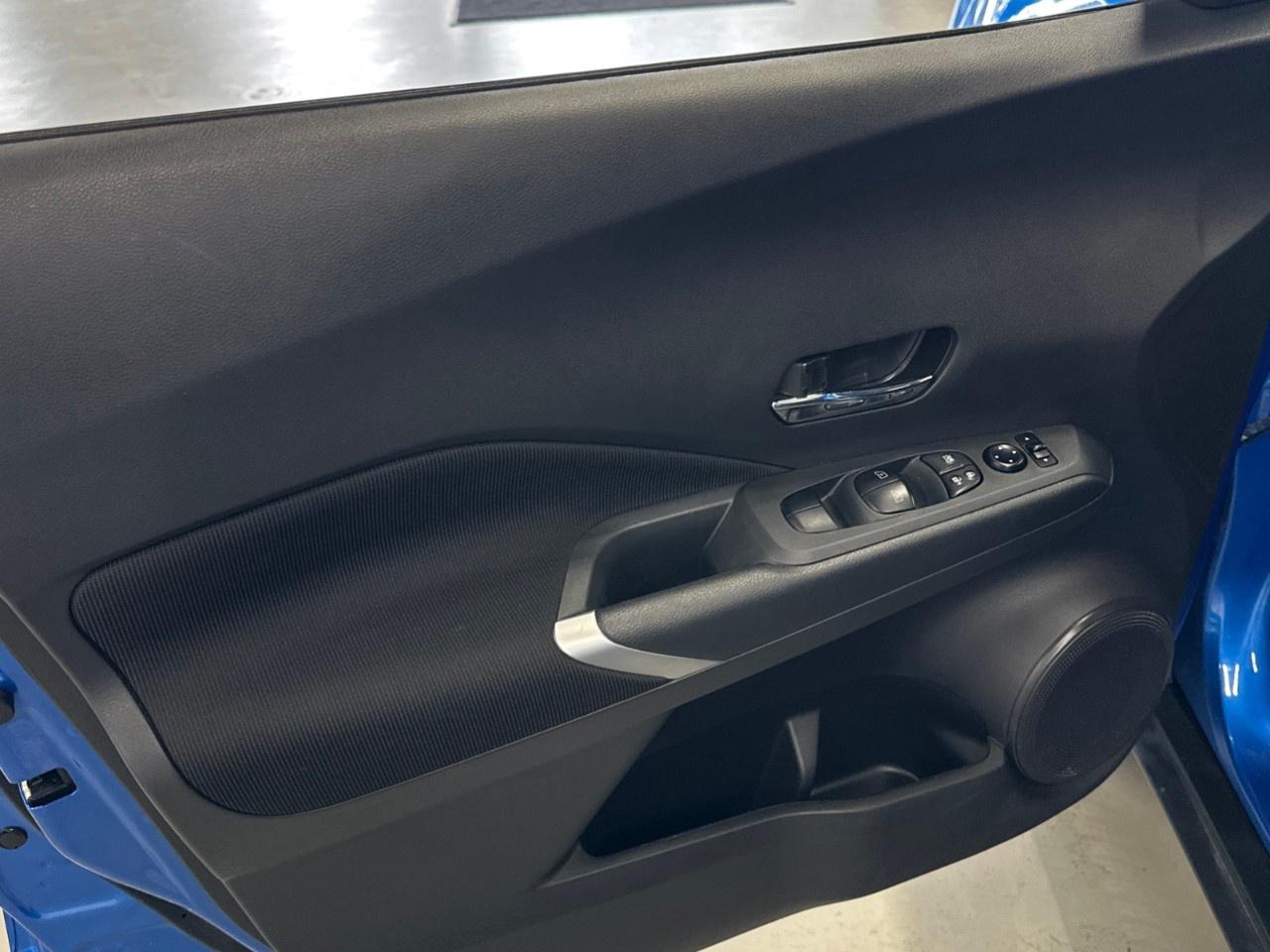 2025 Nissan Kicks SV Photo