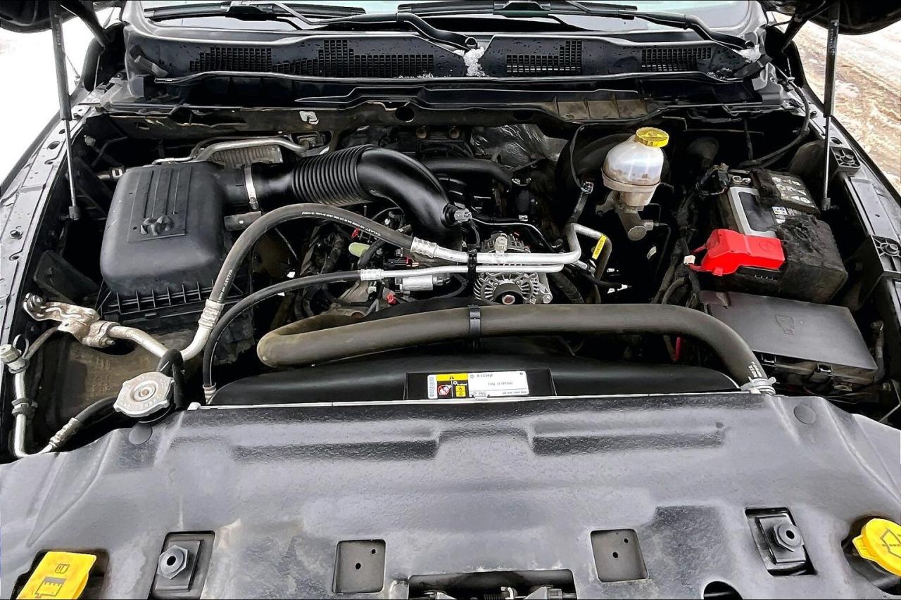 2022 RAM 1500 Classic SLT Quad V8 Black Appearance | Heated Seats | 4X4 Photo