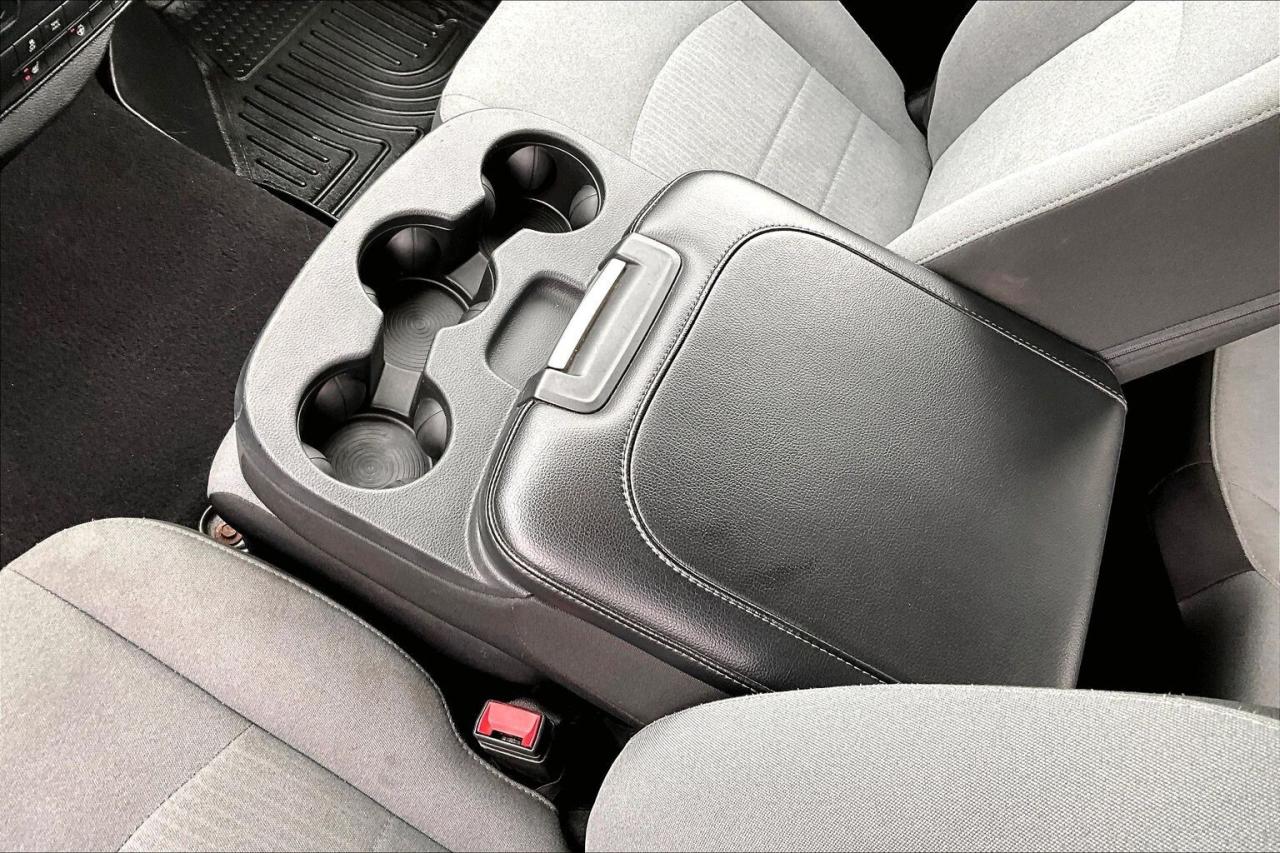 2022 RAM 1500 Classic SLT Quad V8 Black Appearance | Heated Seats | 4X4 Photo