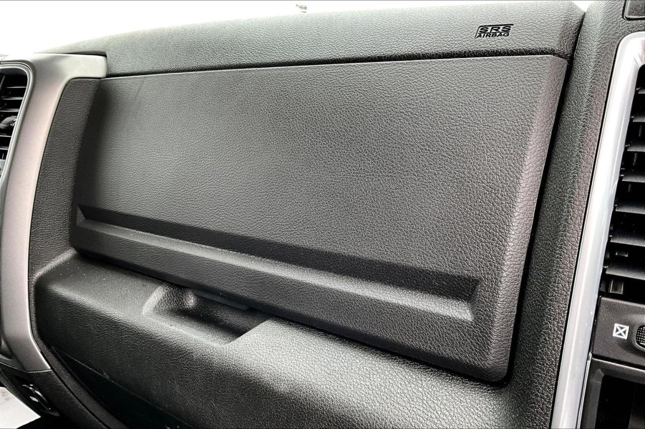 2022 RAM 1500 Classic SLT Quad V8 Black Appearance | Heated Seats | 4X4 Photo