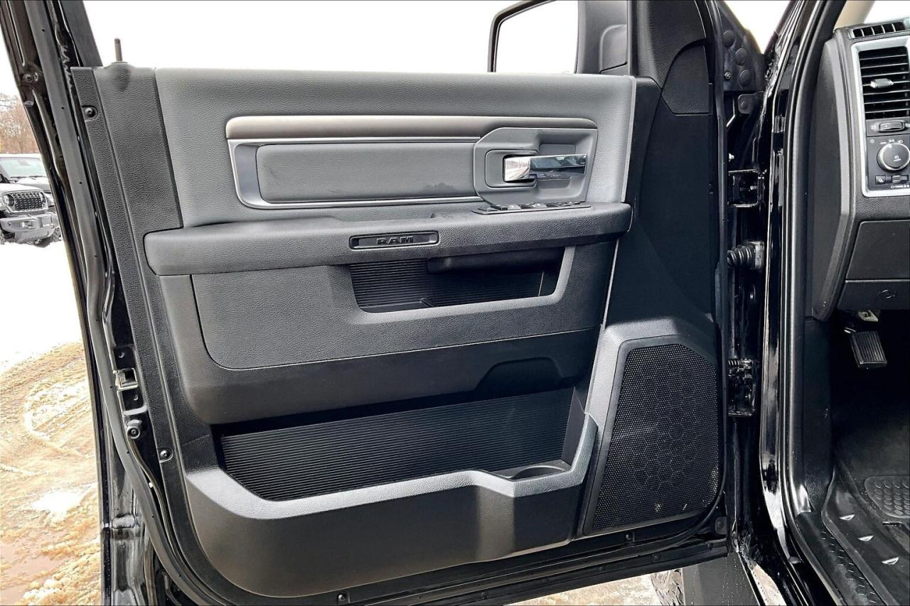 2022 RAM 1500 Classic SLT Quad V8 Black Appearance | Heated Seats | 4X4 Photo